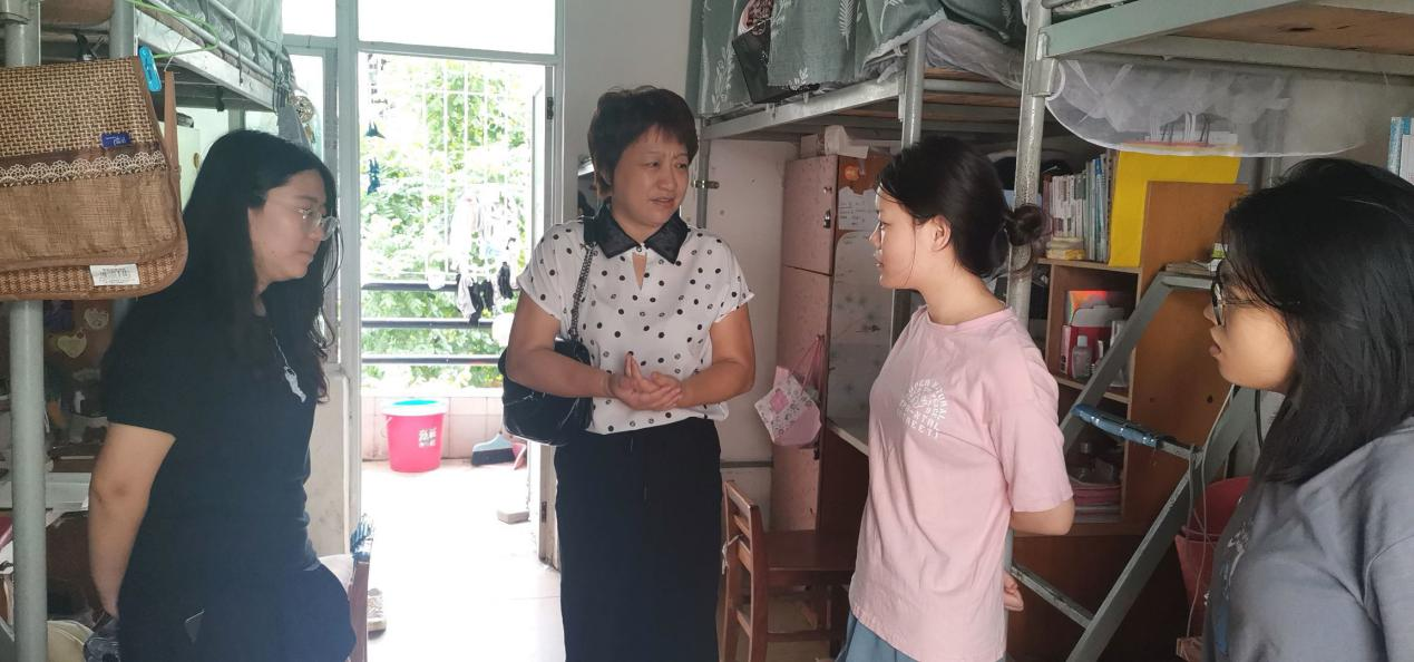 青年之声・教育学院开学走寝活动