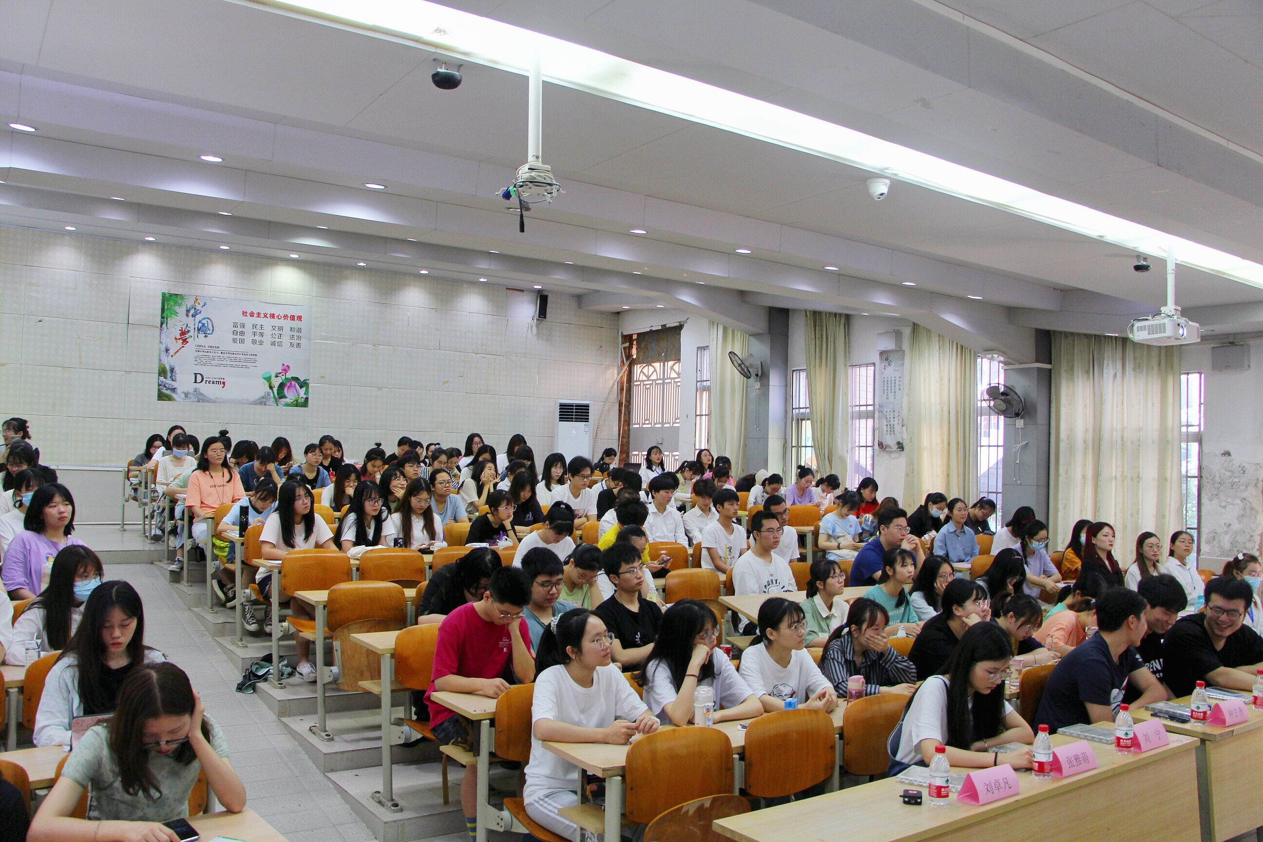 青年之声・与党同行，研途领航――心理学院顺利举办考研交流会