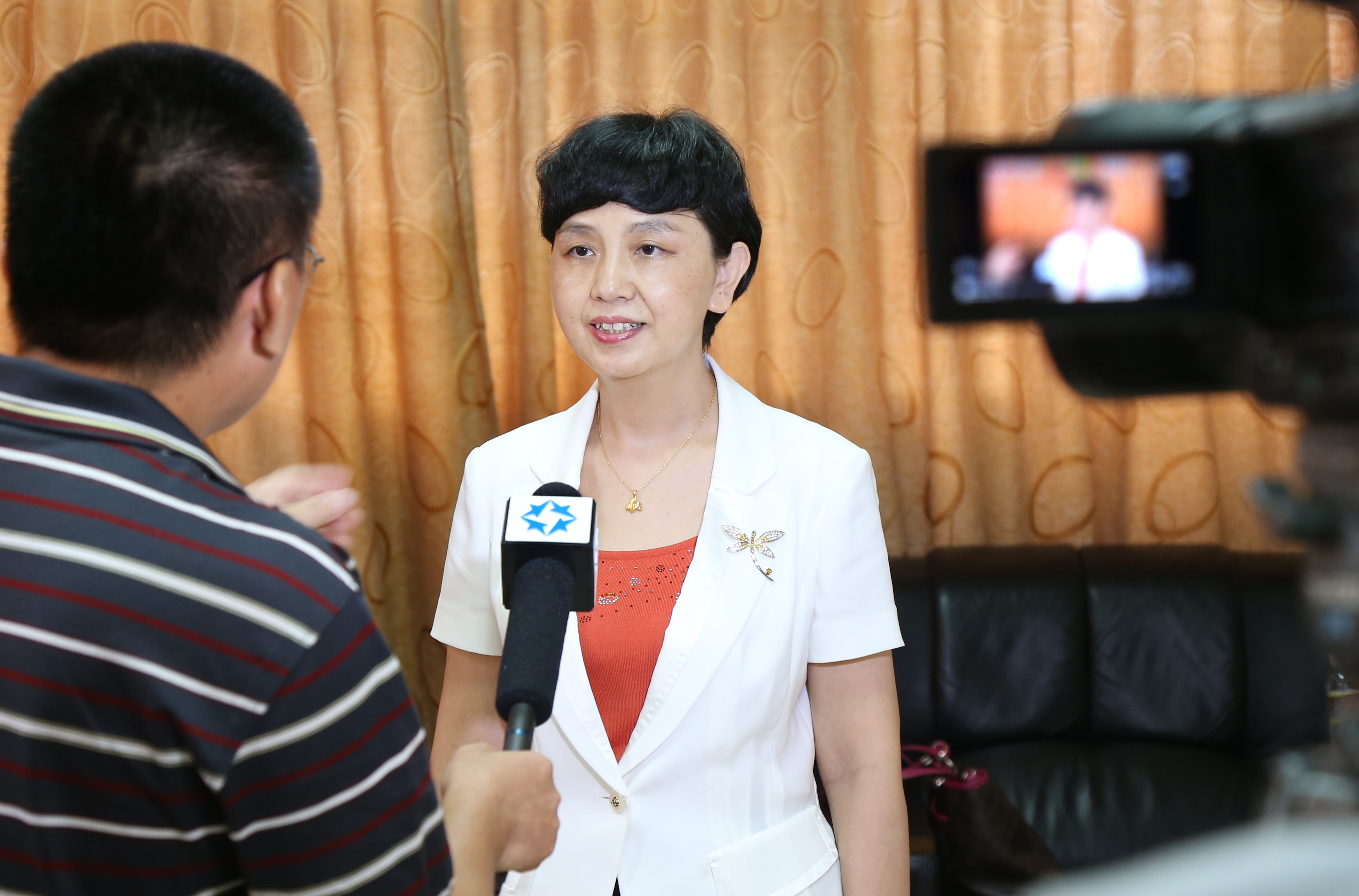 贯彻落实党代会精神：带头学习 找准位置 主动贯彻落实