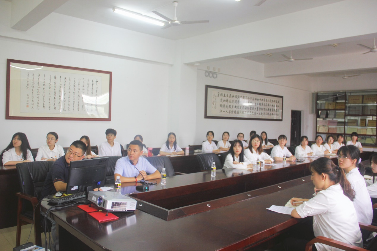 肩负历史使命 坚定前进信心 让青春在不懈奋斗中绽放绚丽之花