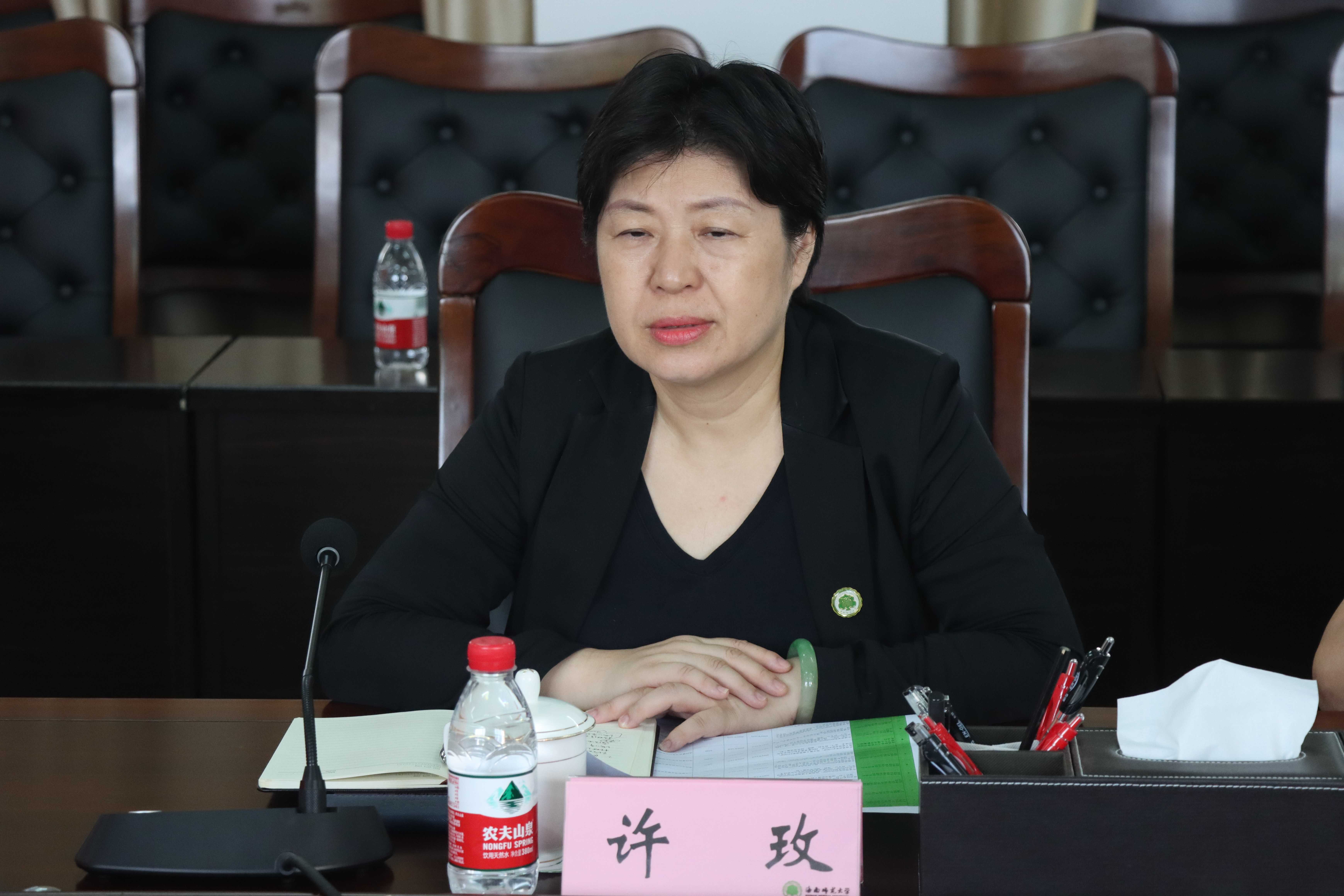 省发改委党组成员、副主任陈小华一行到我校调研座谈