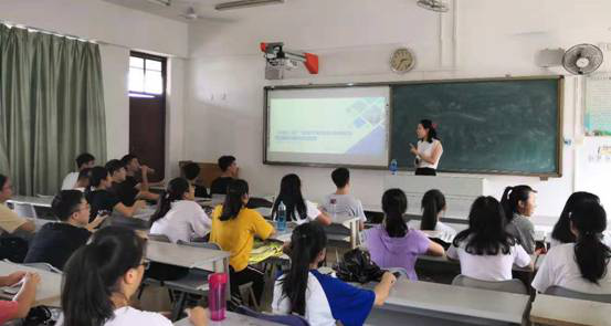 青年之声・芦炜老师作题为《“全面二胎”背景下的机遇与挑战》的学术讲座