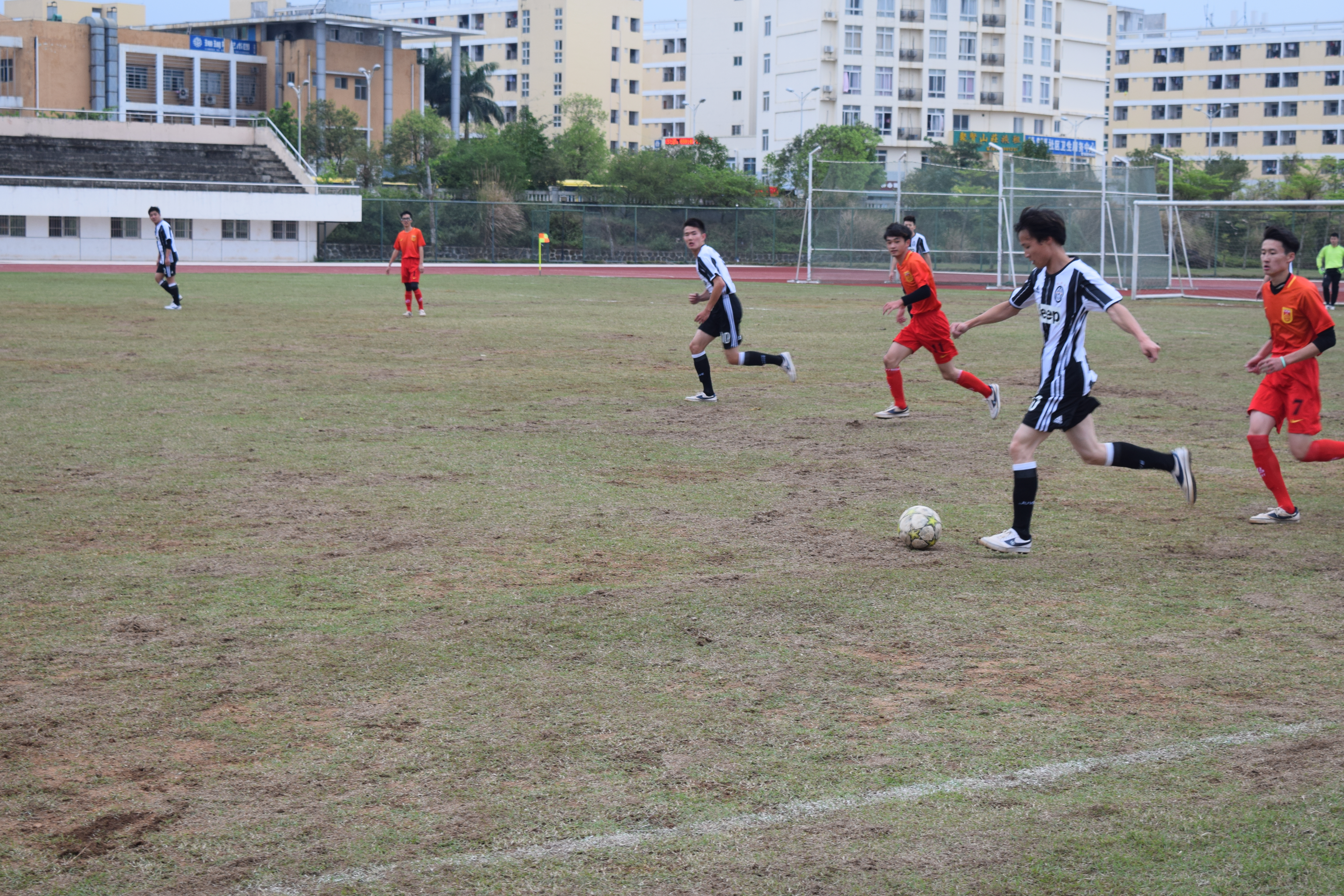 青年之声・记化学与化工学院校足球赛首胜