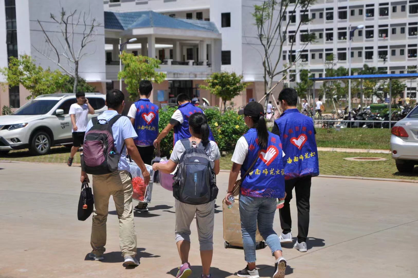 青年之声• 记马克思主义学院新生注册报到