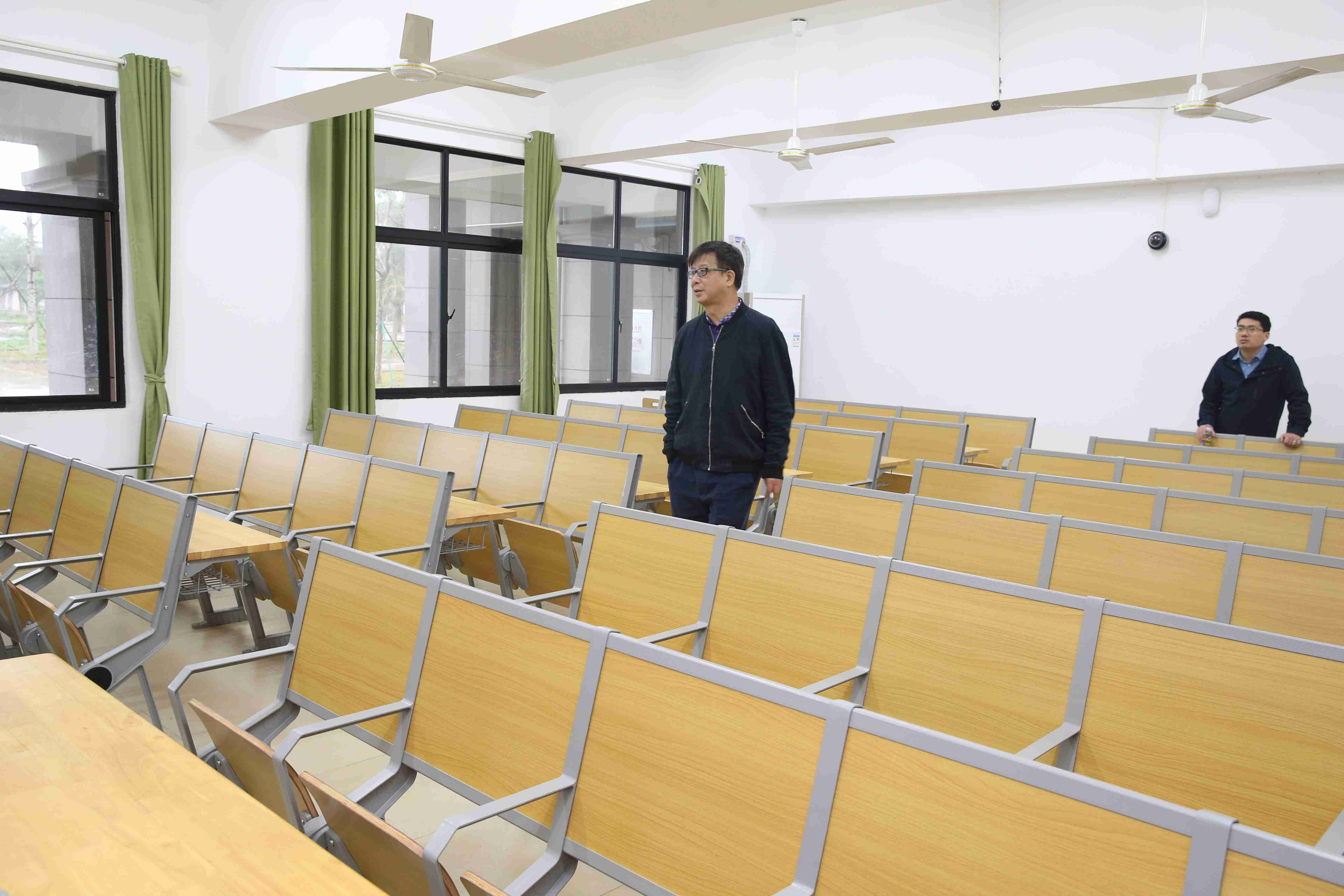 校领导检查指导两校区开学准备工作