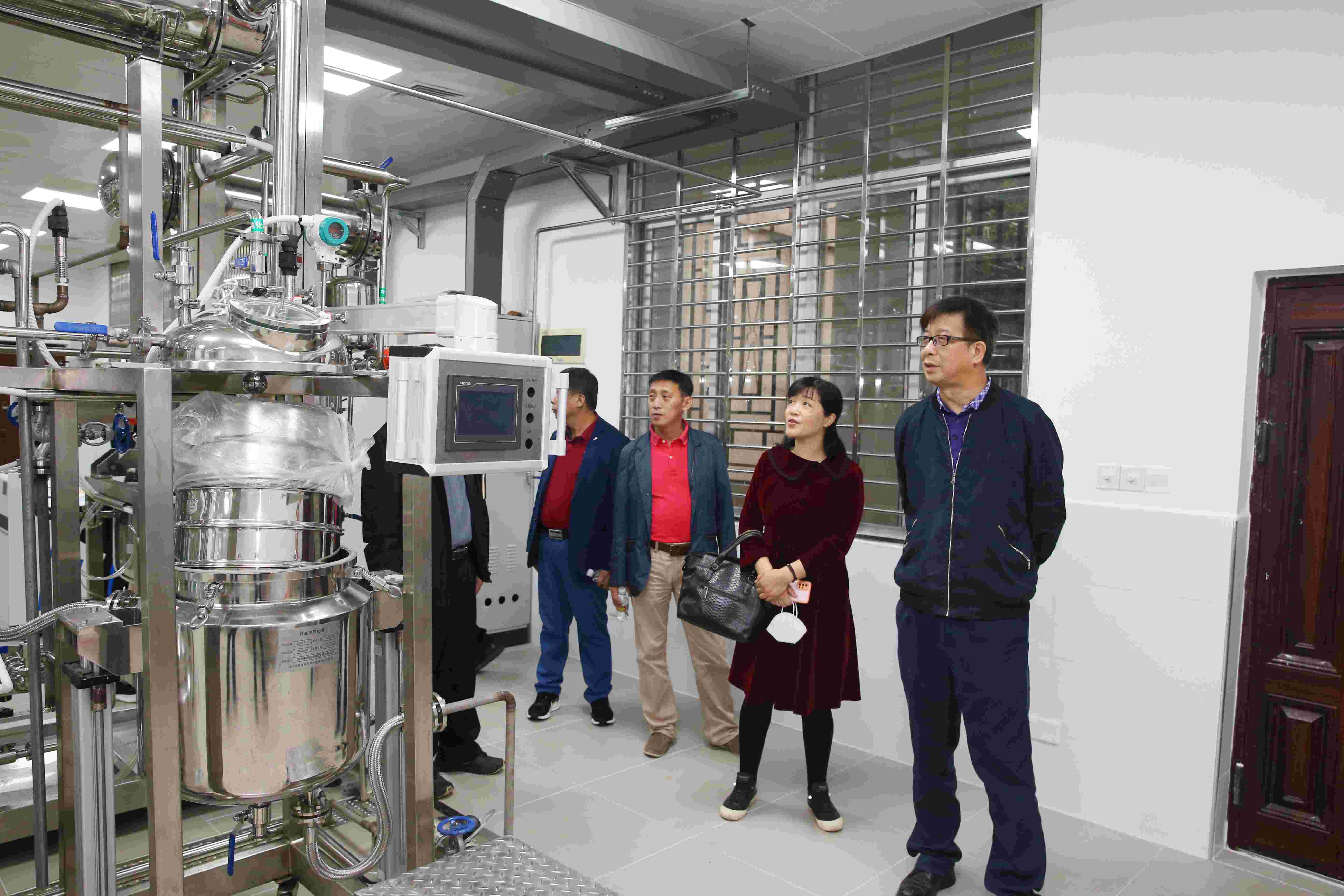 校领导检查指导两校区开学准备工作