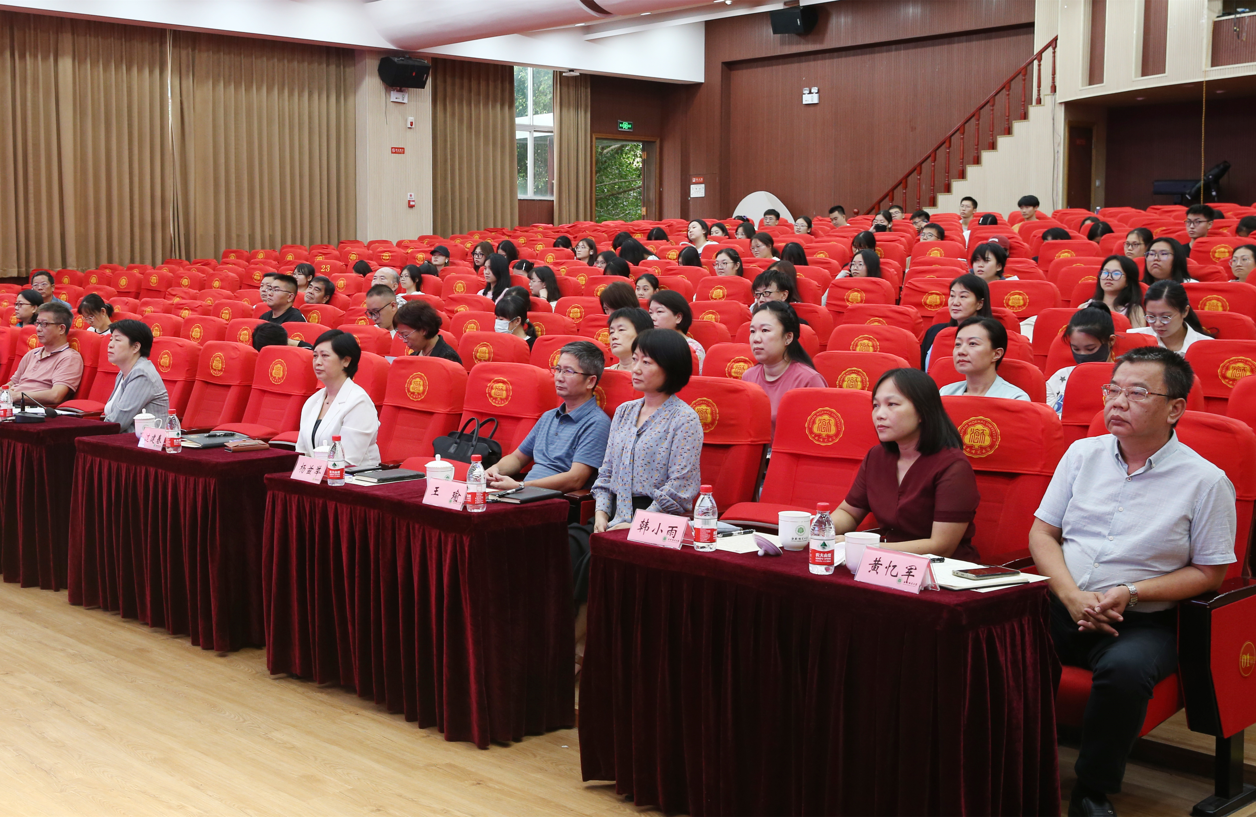 我校组织收看省委书记冯飞向全省高校师生代表讲授思政课