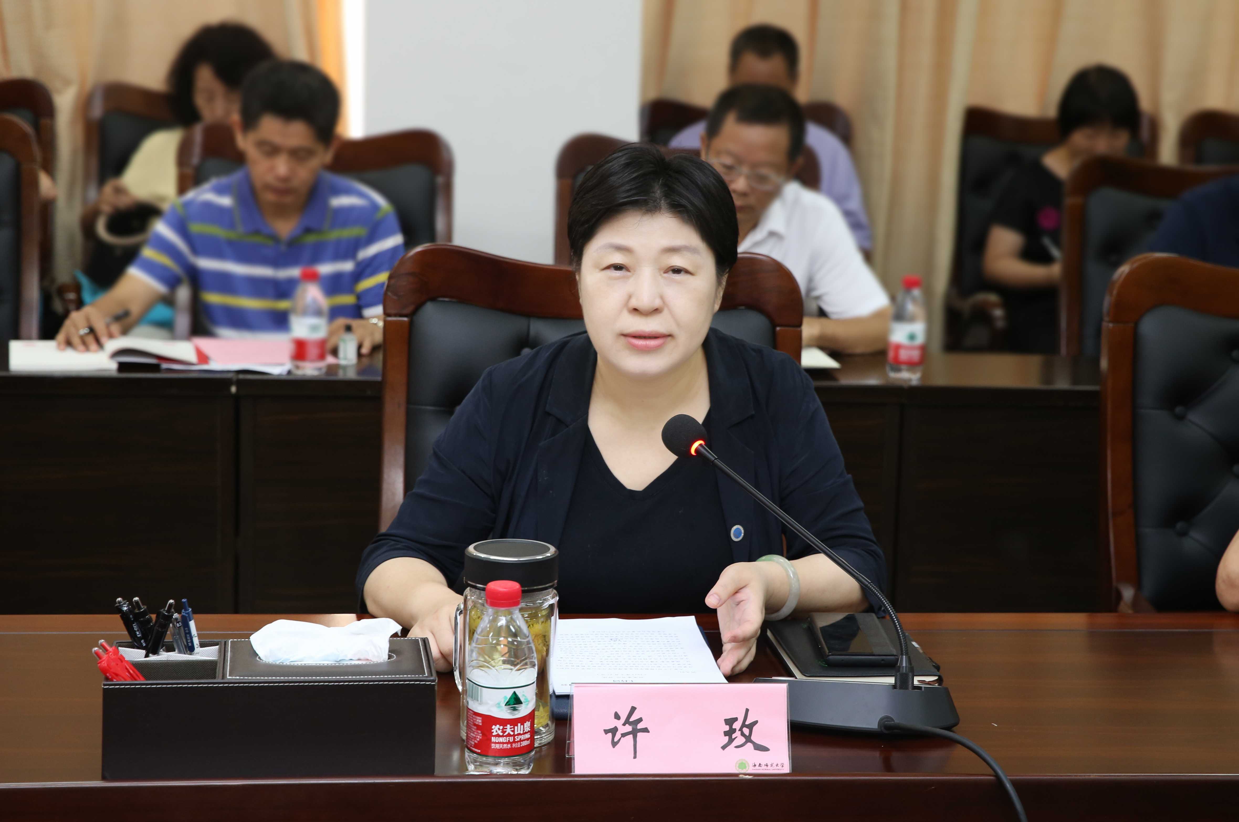  从遵义会议伟大历史转折及新时代十年伟大成就中感悟“两个确立”的决定性意义坚决做到“两个维护”--我校党委理论中心组召开专题学习会