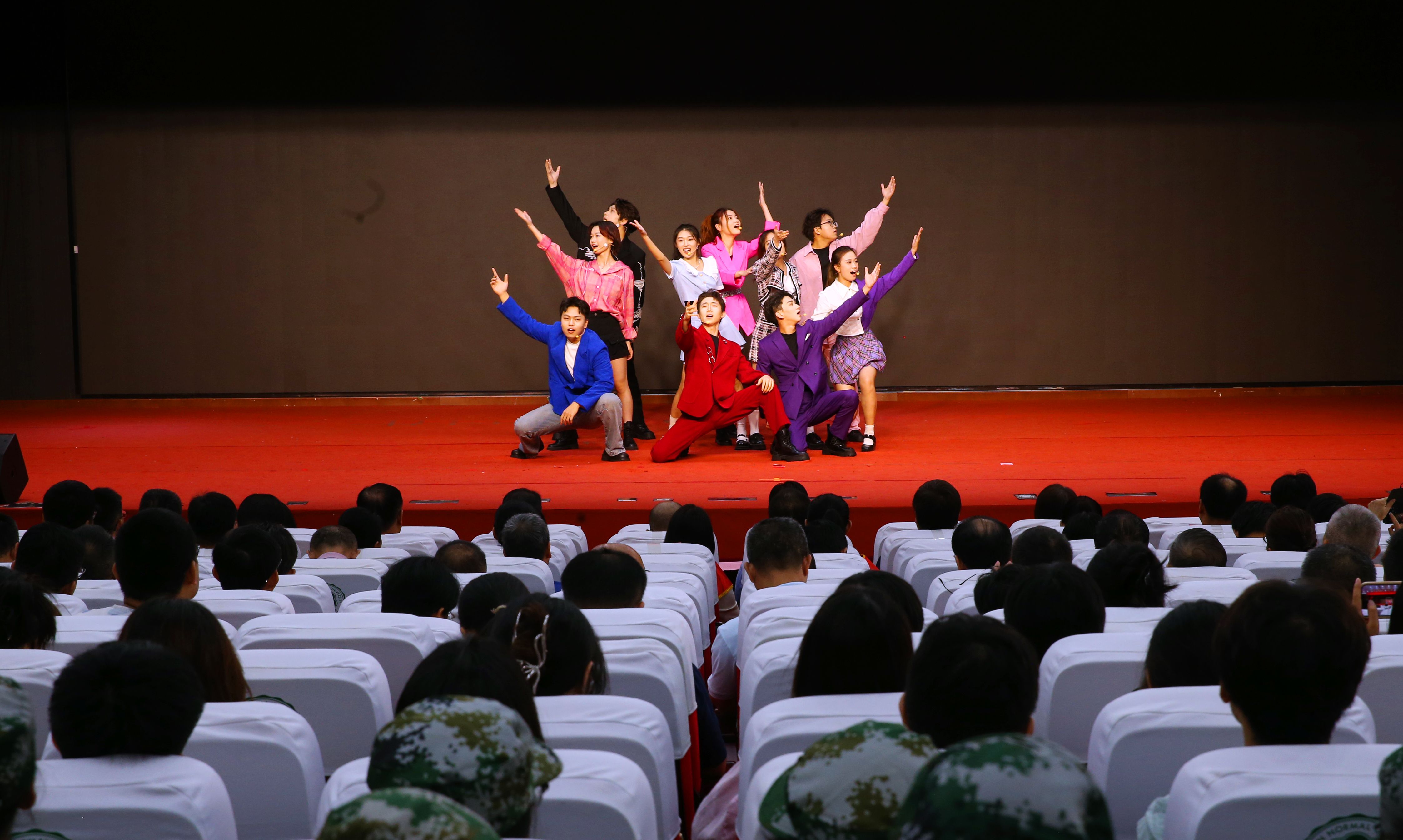 大力弘扬教育家精神 加快建设教育强国 星空游戏官方召开庆祝第四十个教师节大会