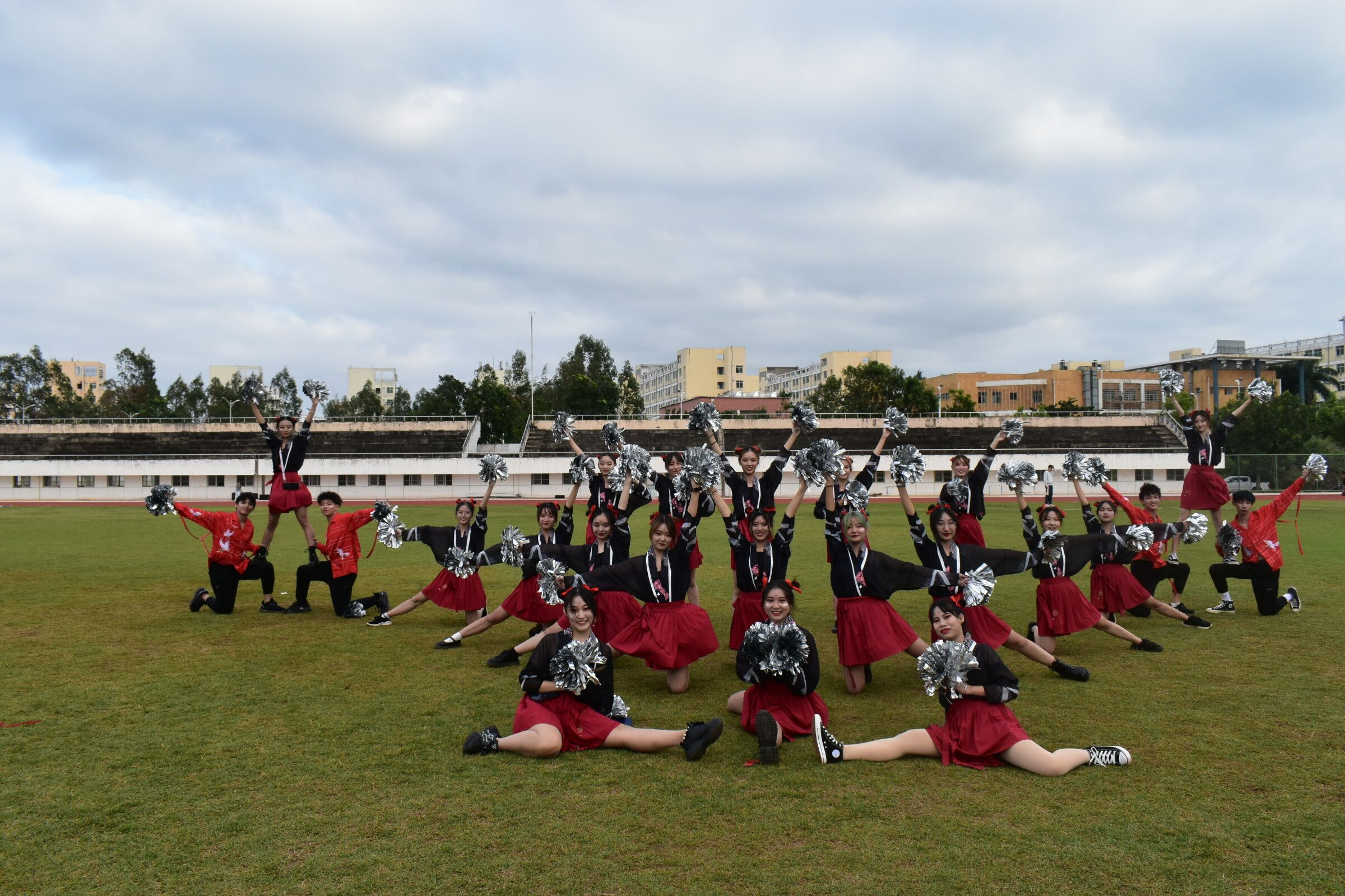 激扬青春,舞出风采 青年之声教育学院第三十八届校运会啦啦操竞赛