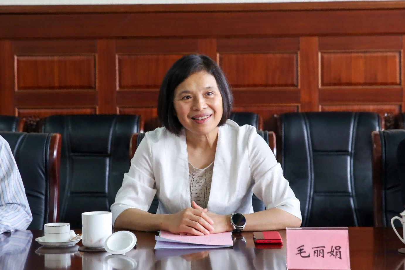 许玫带队赴上海体育大学推进足球学院工作