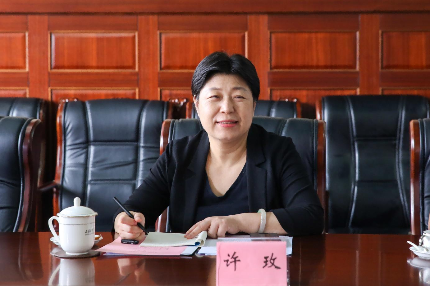 许玫带队赴上海体育大学推进足球学院工作