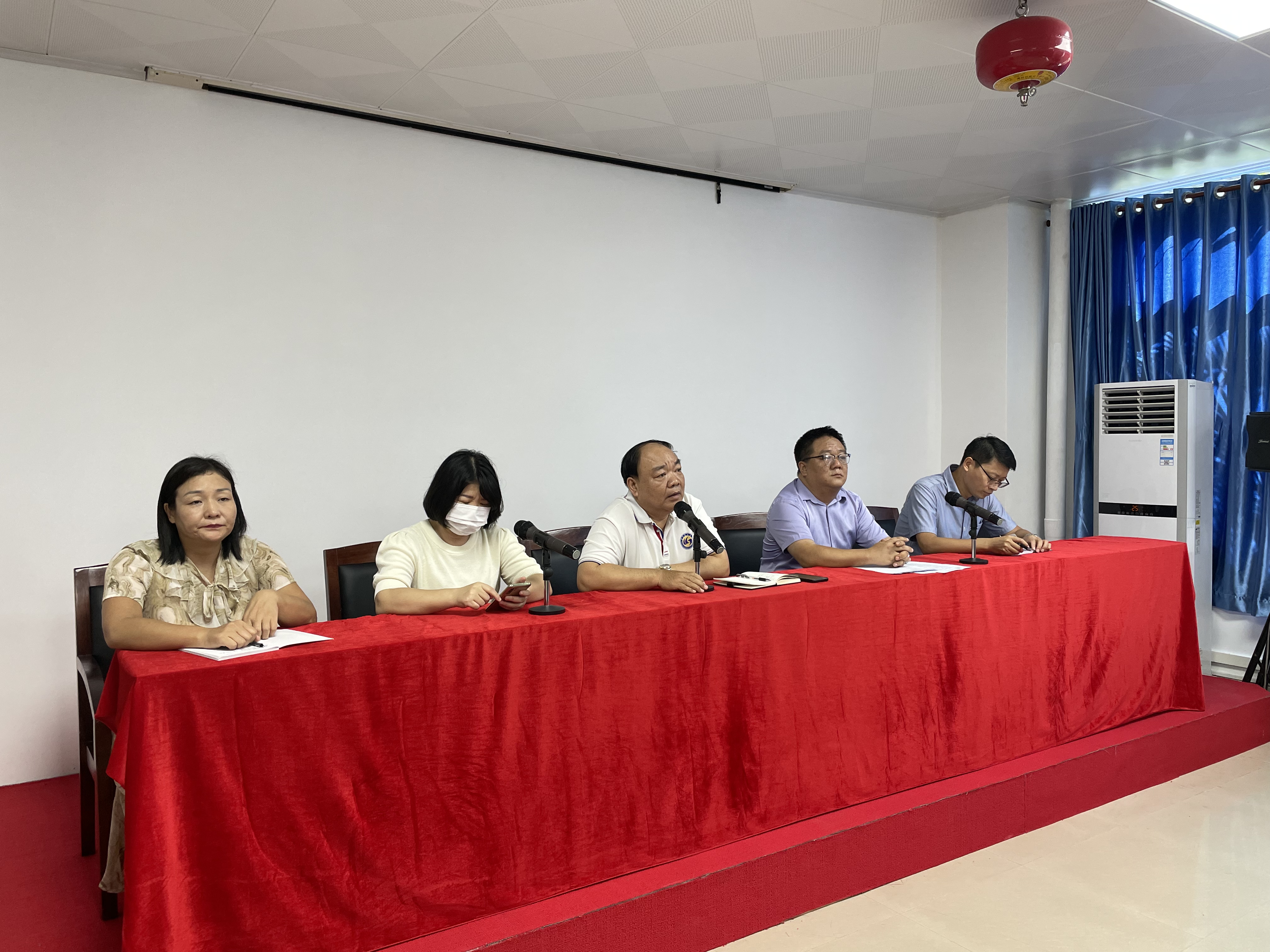 “学党史，记初心，践使命”――外国语学院召开新学期教职工大会