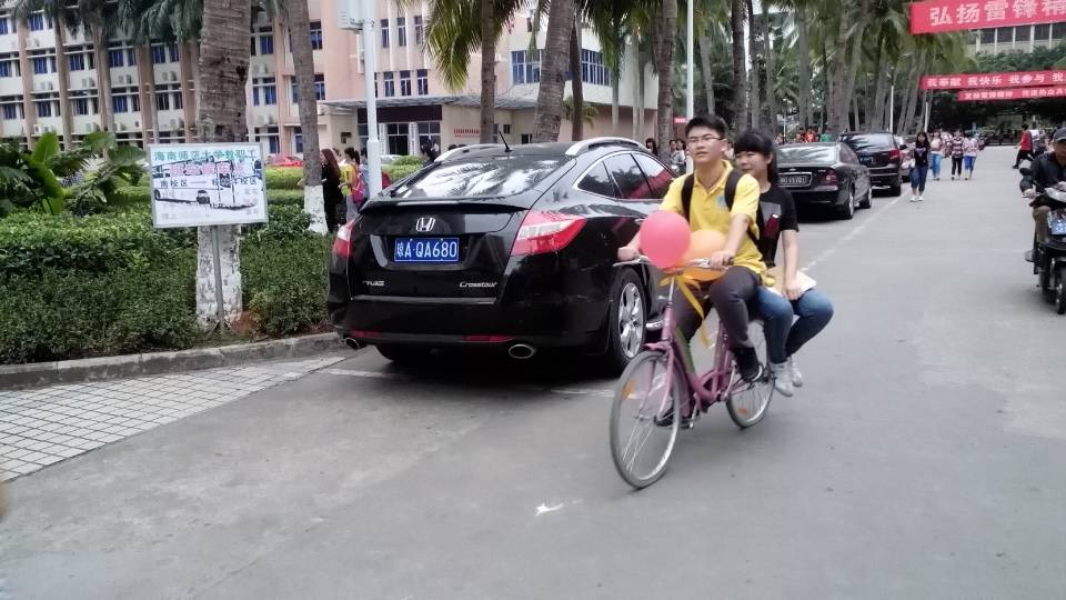 服务女神，欢乐无限――记物理与电子工程学院女生节  