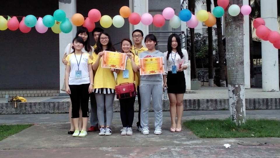 服务女神，欢乐无限――记物理与电子工程学院女生节  