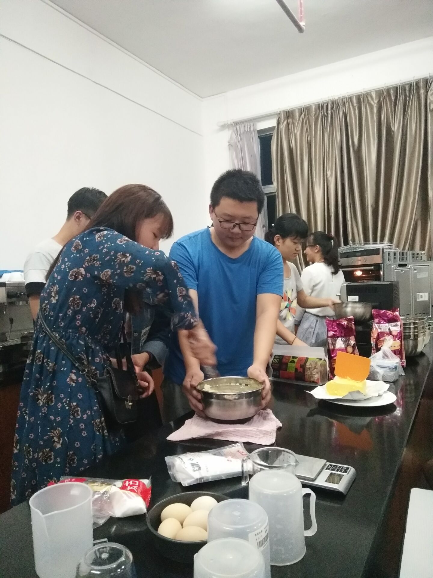 青年之声・旅游学院专业拓展兴趣小组系列活动之西点调制小组活动