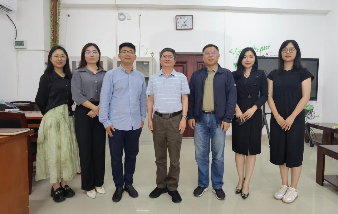 校领导到人文社会科学院调研指导工作