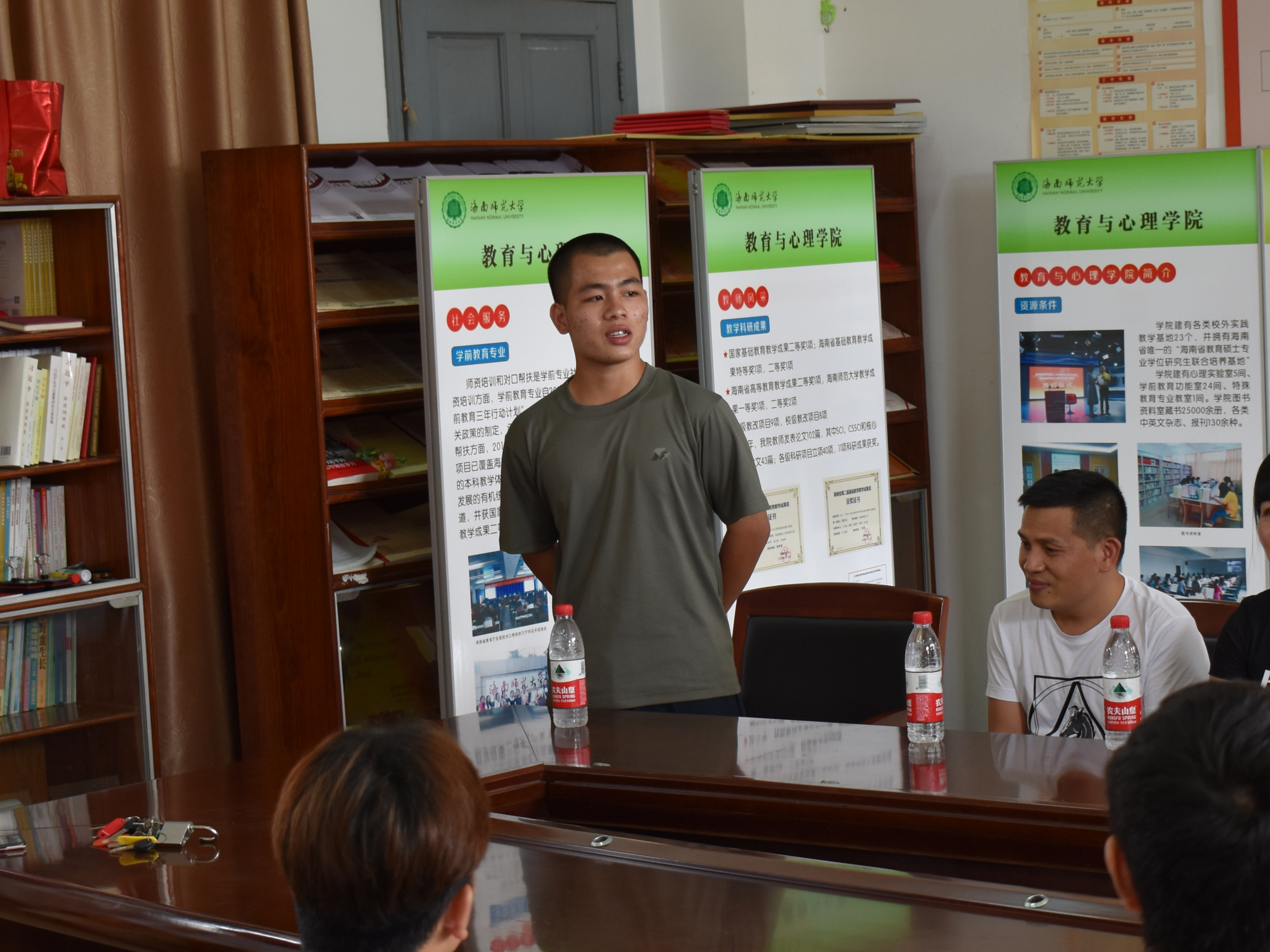 青年之声・携笔从戎 不负韶华――教育学院大学生应征入伍欢送仪式