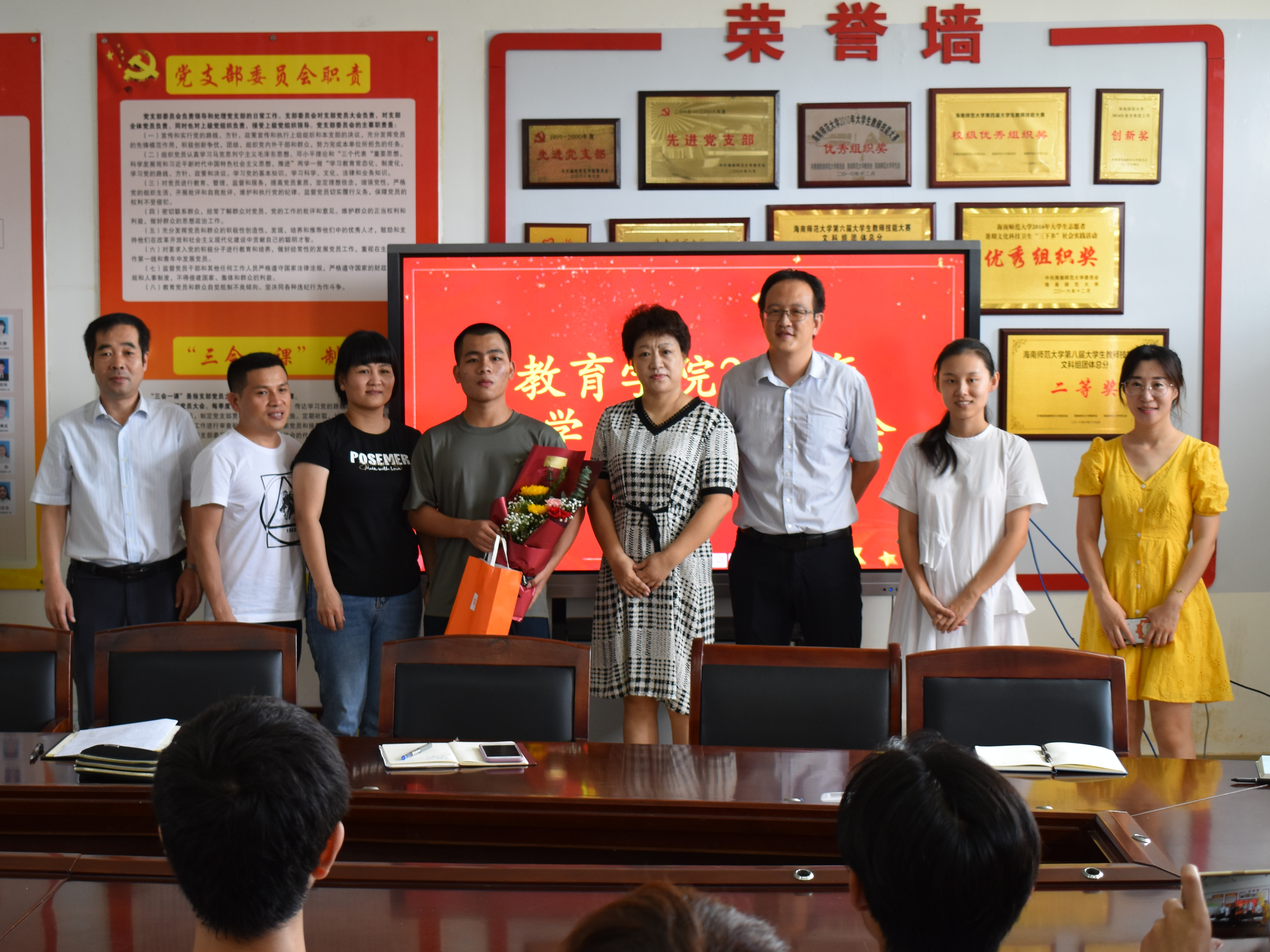 青年之声・携笔从戎 不负韶华――教育学院大学生应征入伍欢送仪式