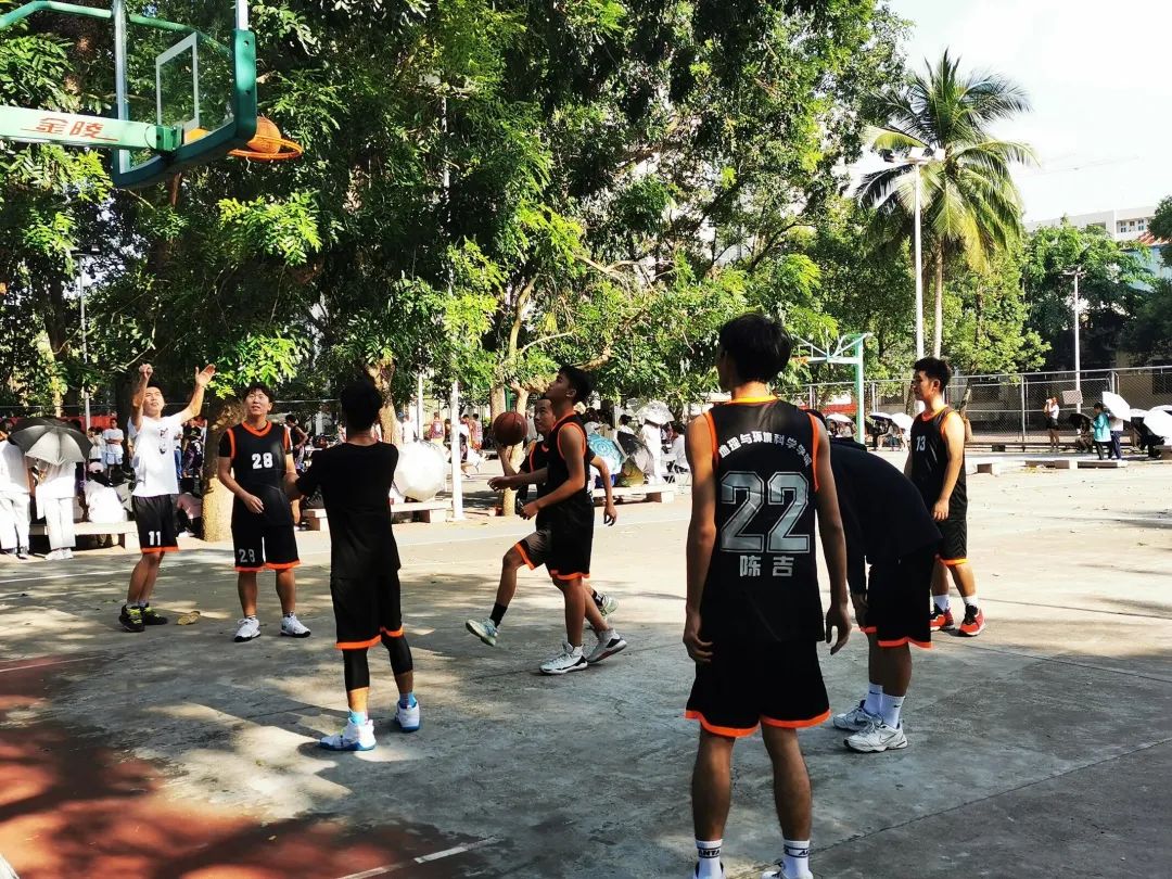 我院篮球队参加校迎新杯篮球赛 取得开门红