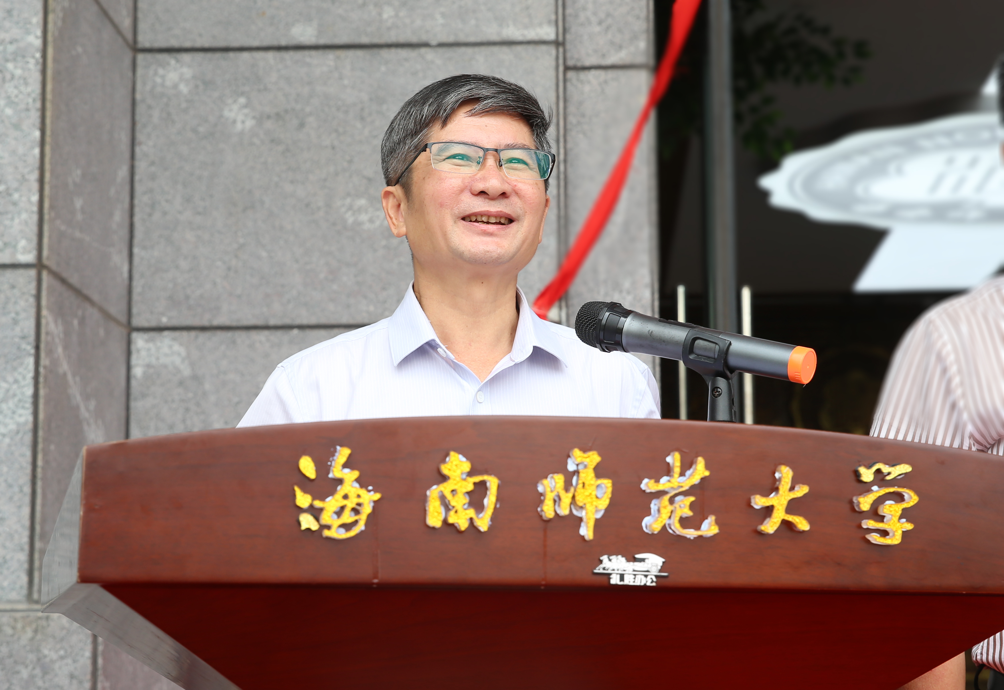 庆祝建校75周年 星空游戏官方校史馆开馆