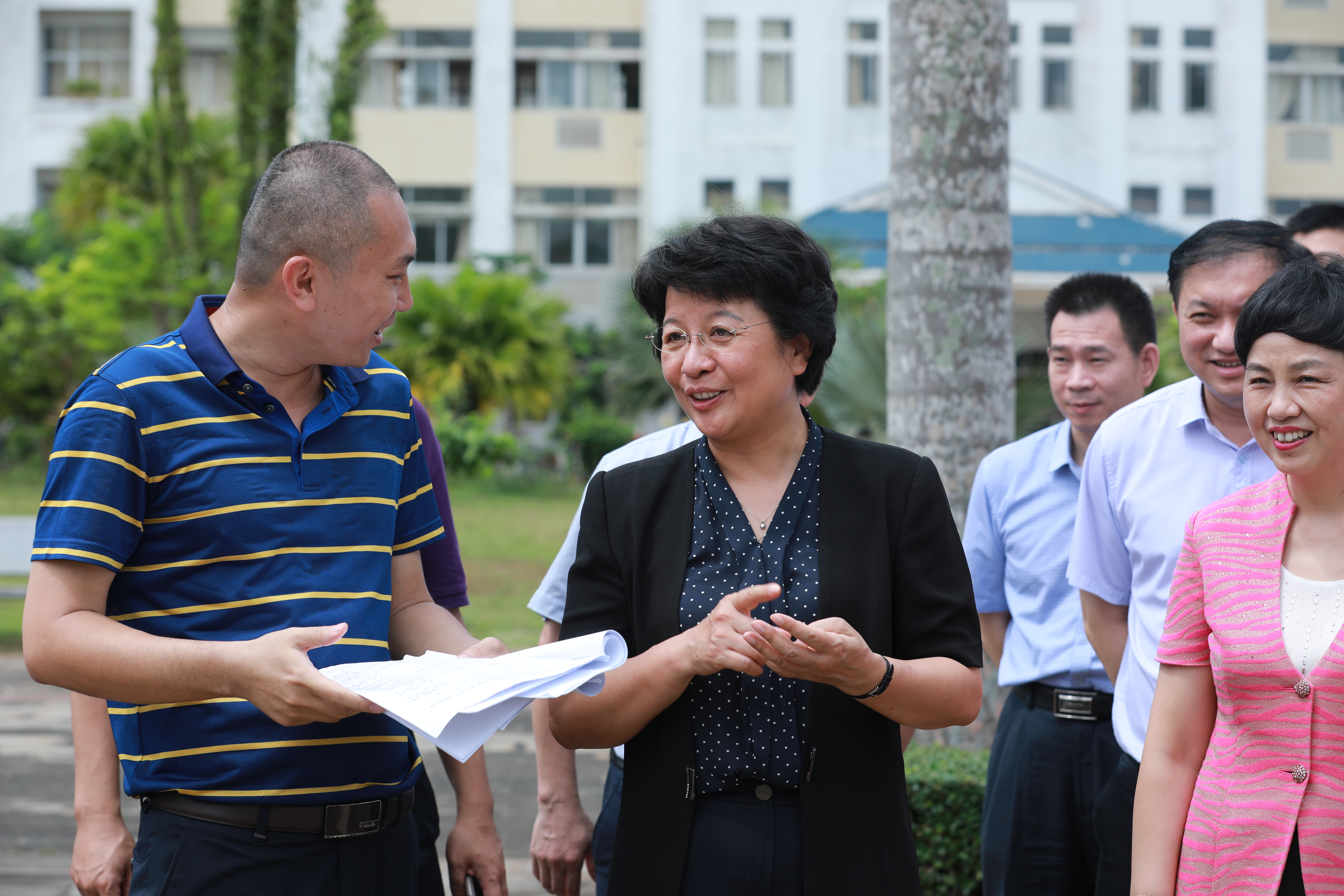 省委常委、宣传部长肖莺子到我院调研部校共建工作