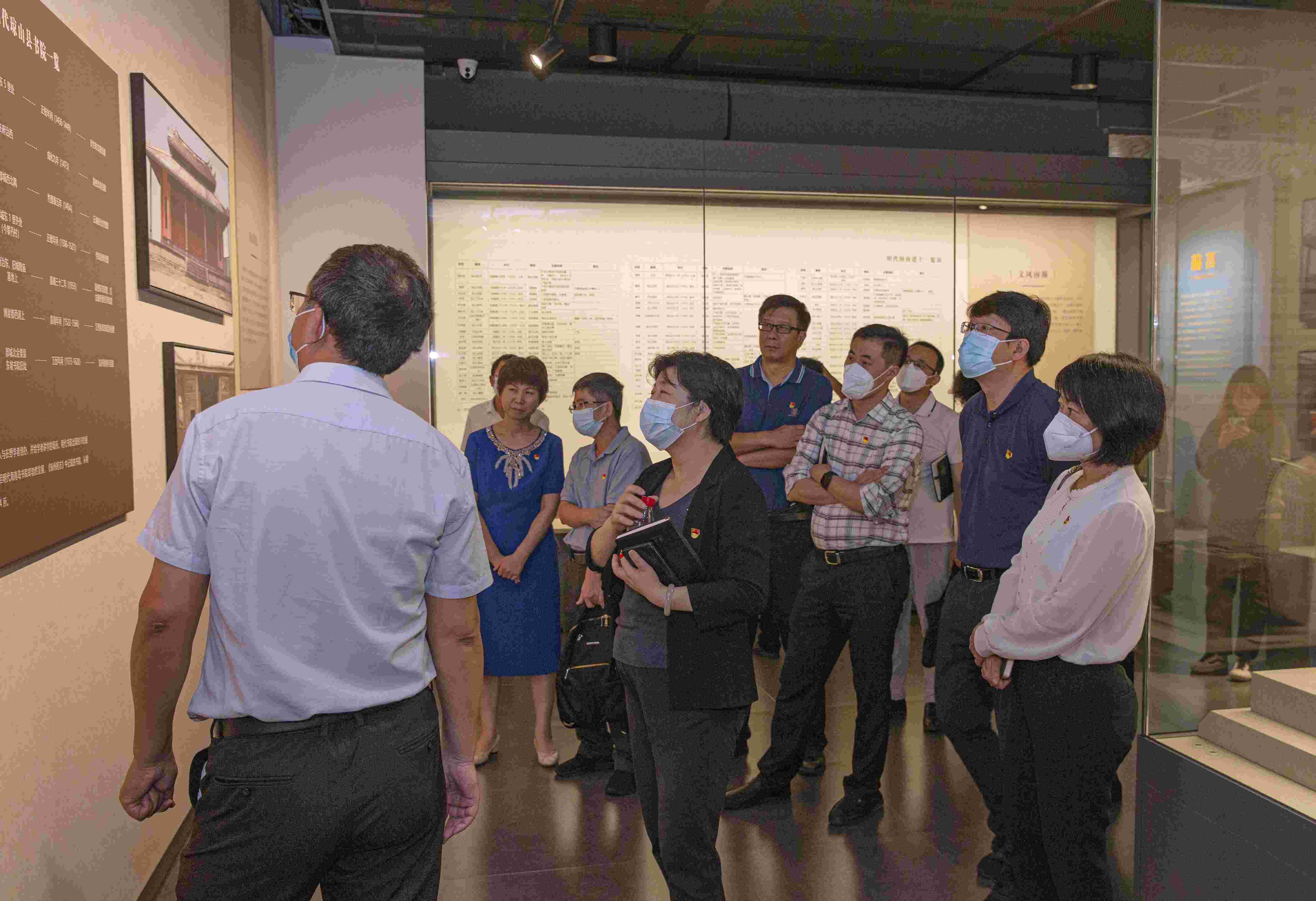 学习贯彻党的二十大精神 坚定不移全面推进从严治党――校党委在琼崖一大会址、海瑞公园开展读书班活动