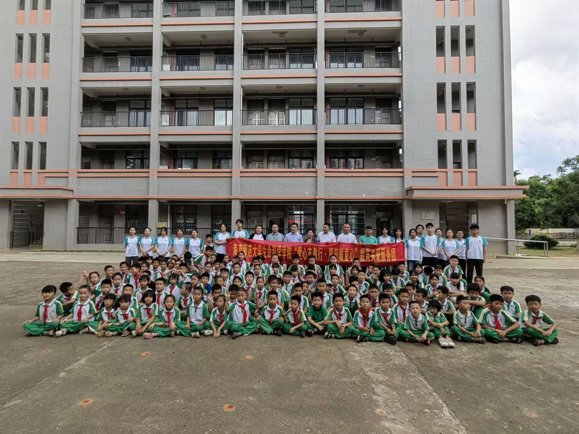 校领导到定安看望生命科学学院“三下乡”工作师生