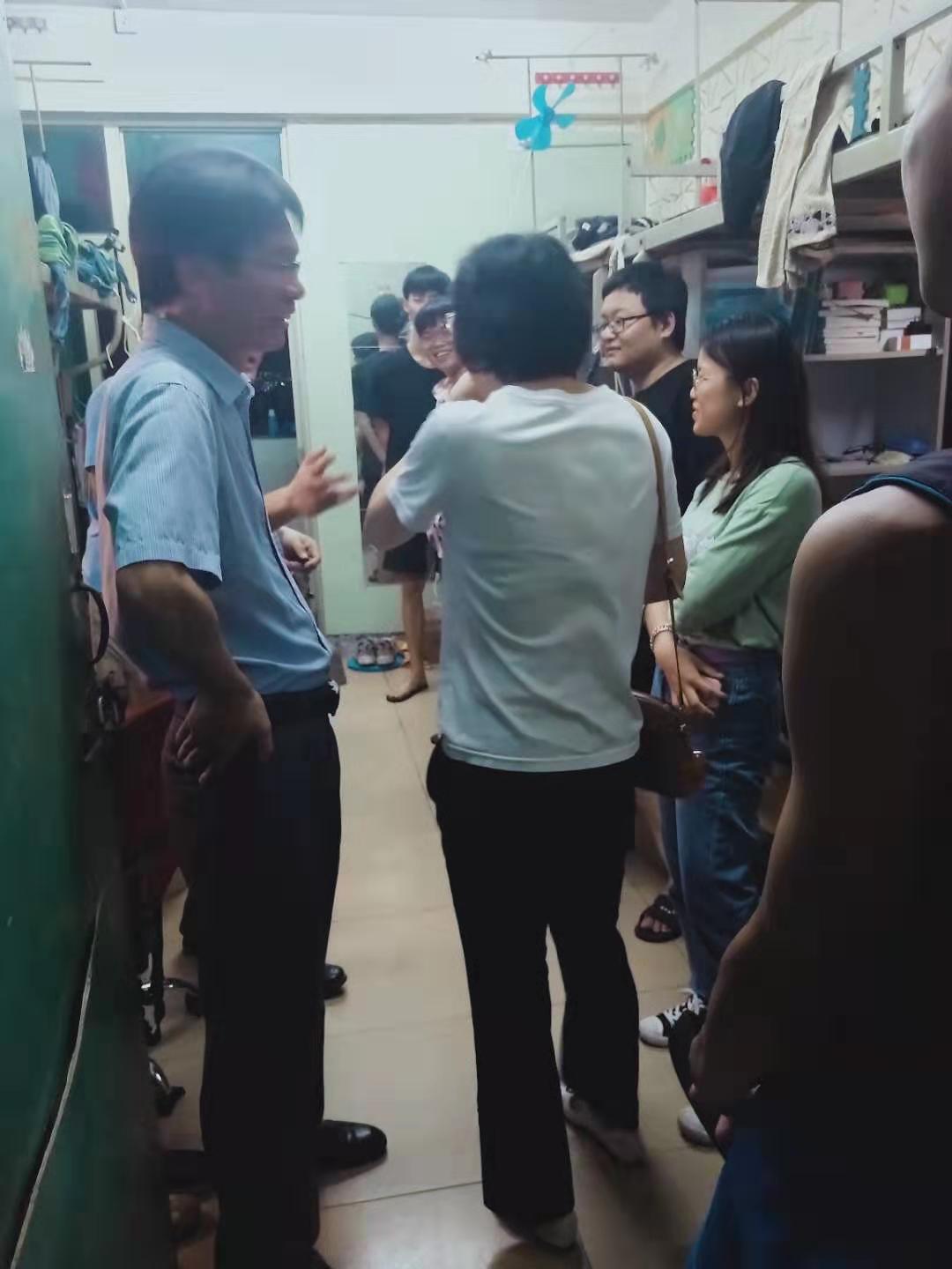 新学期、新气象——学院领导走访学生宿舍