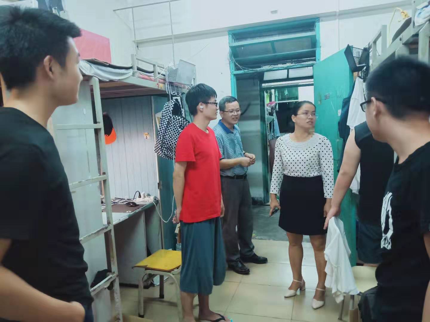 新学期、新气象——学院领导走访学生宿舍