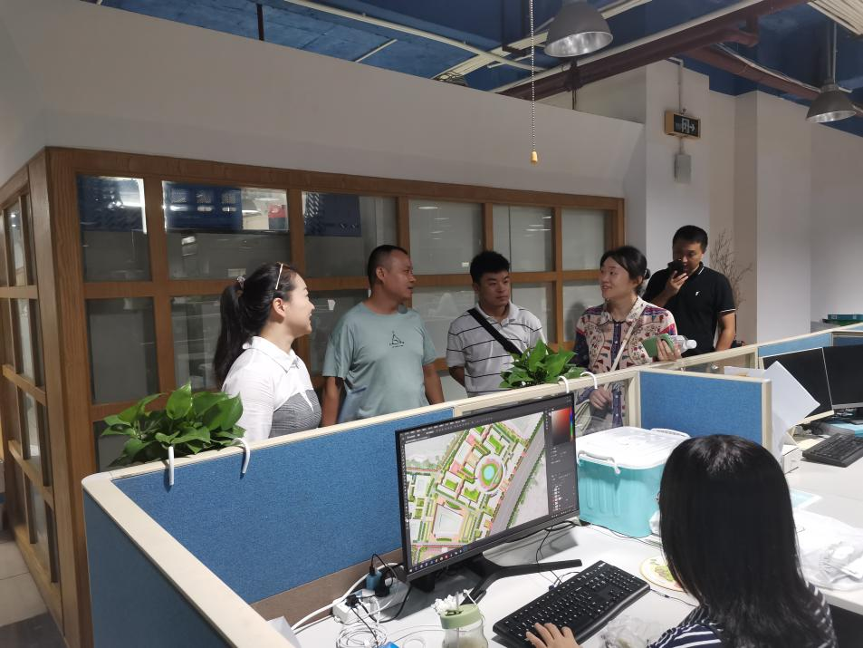 地理与环境科学学院赴“雅克设计”开展“访企拓岗促就业”行动