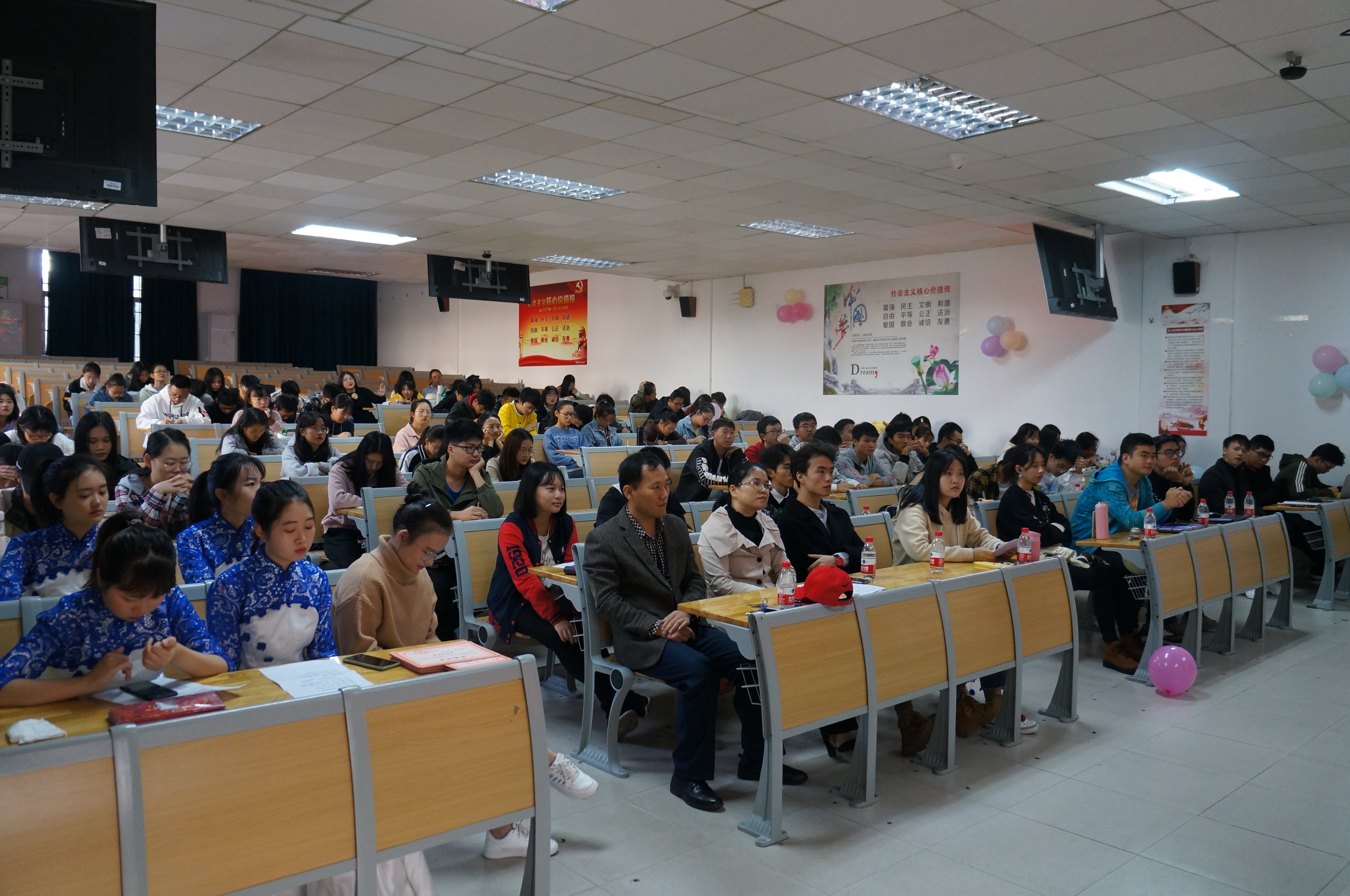 奋力拼搏 再创辉煌——第三十六届运动会总结表彰大会