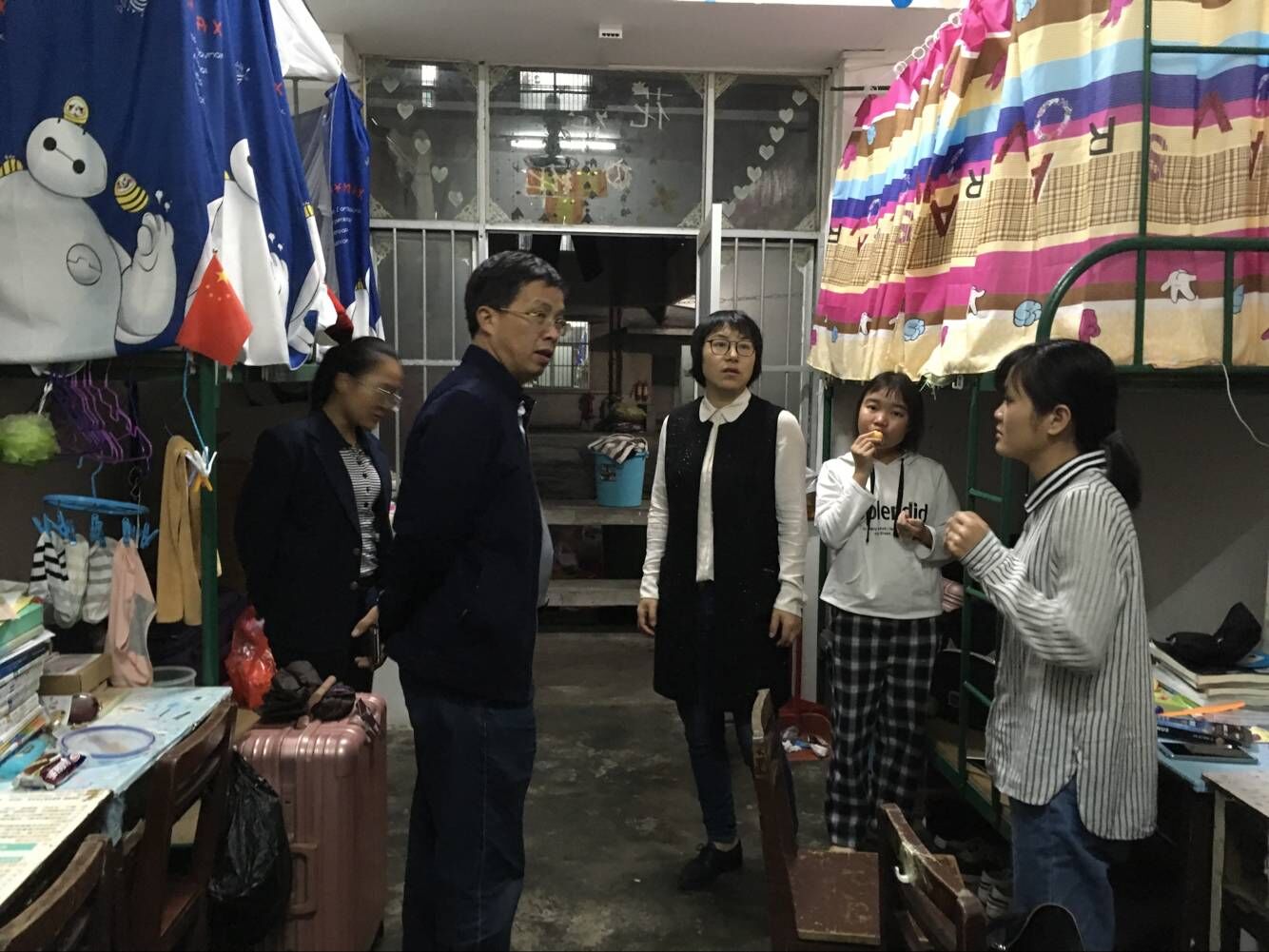 新学期学院领导走访学生宿舍