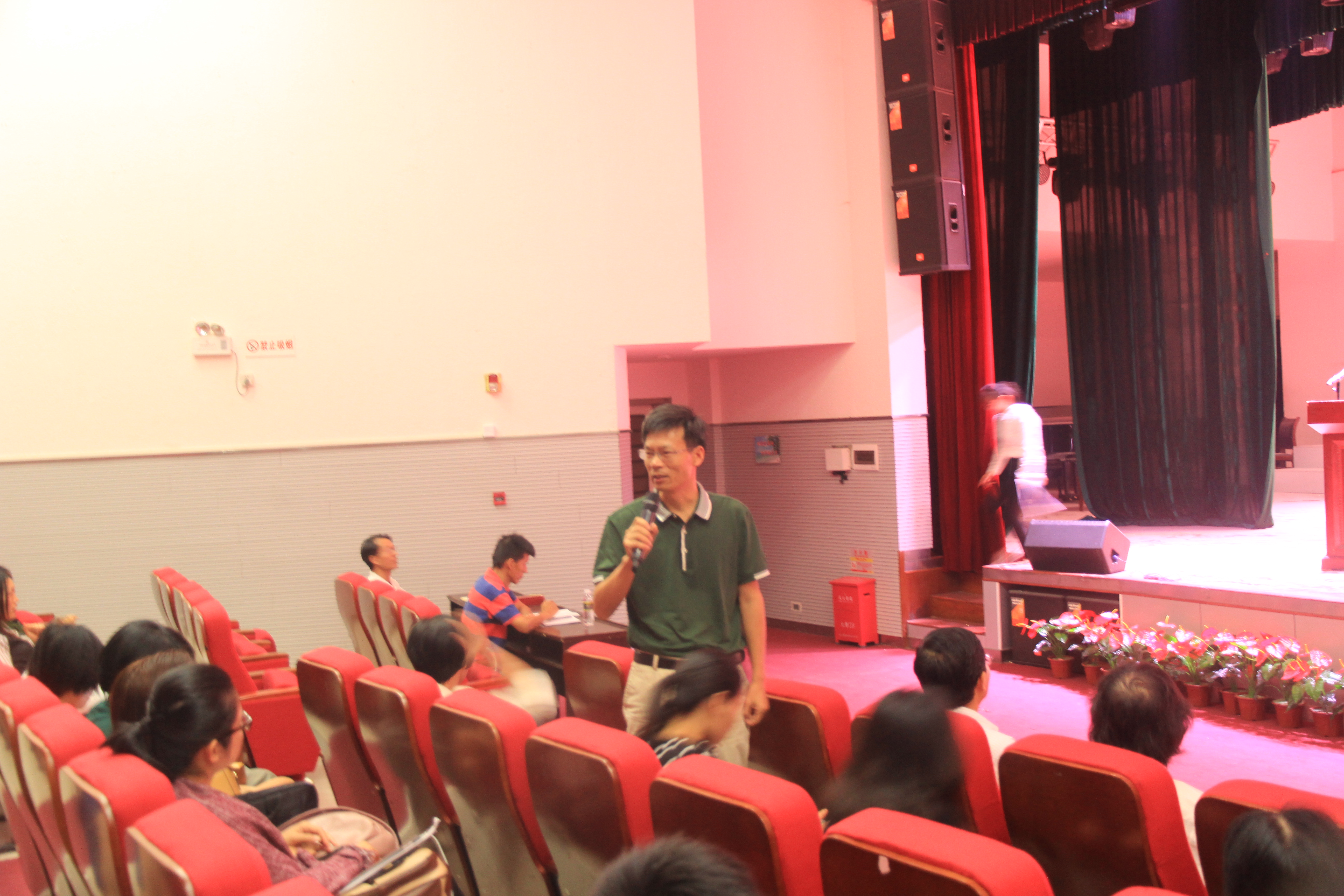 我院获得校第二届研究生学术论坛“优秀组织单位”奖和2篇“优秀学术成果”奖