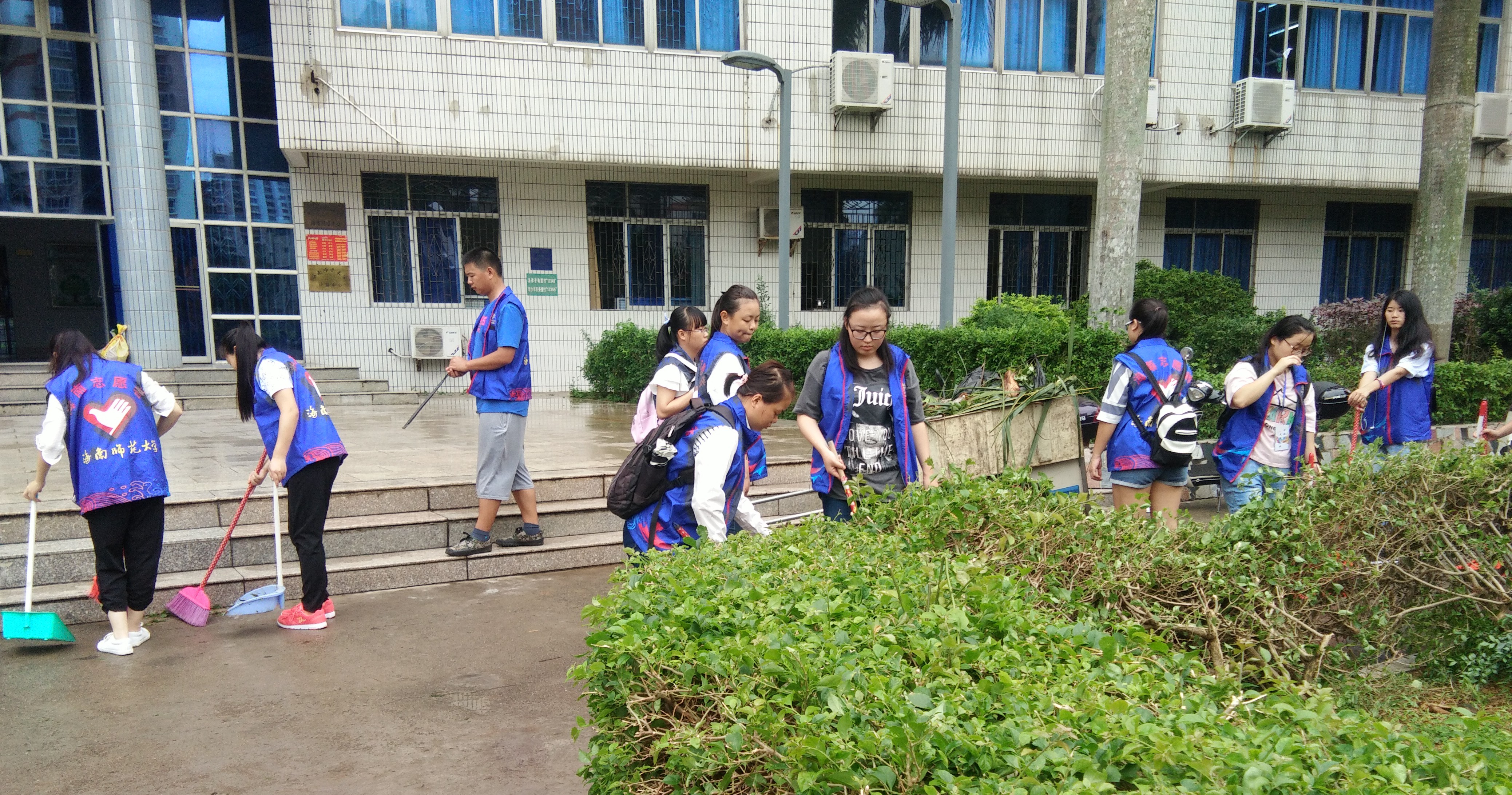 台风过后，暖心清扫 ――记我院开展校园清扫工作