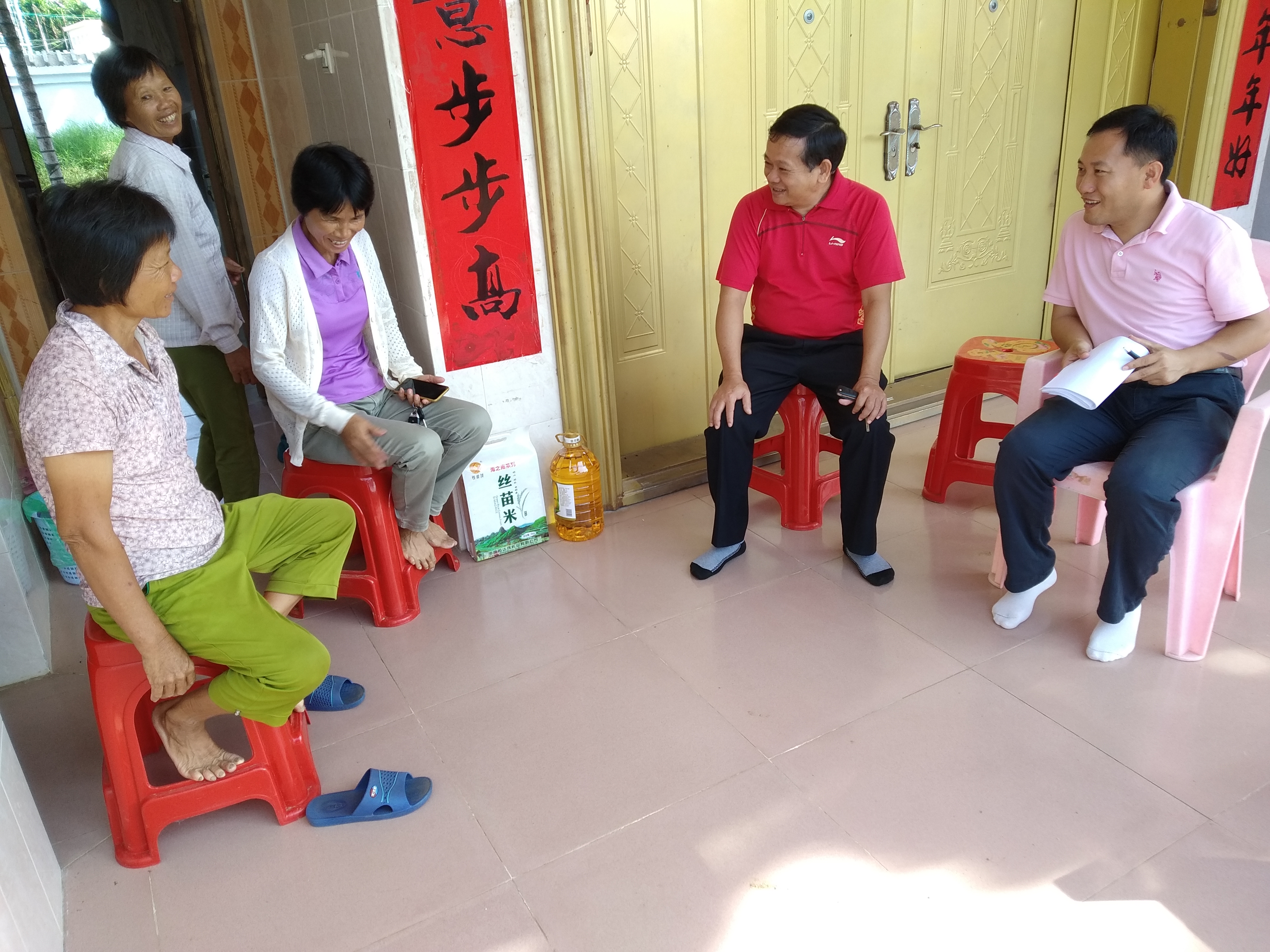 学院领导走访贫困学生家庭