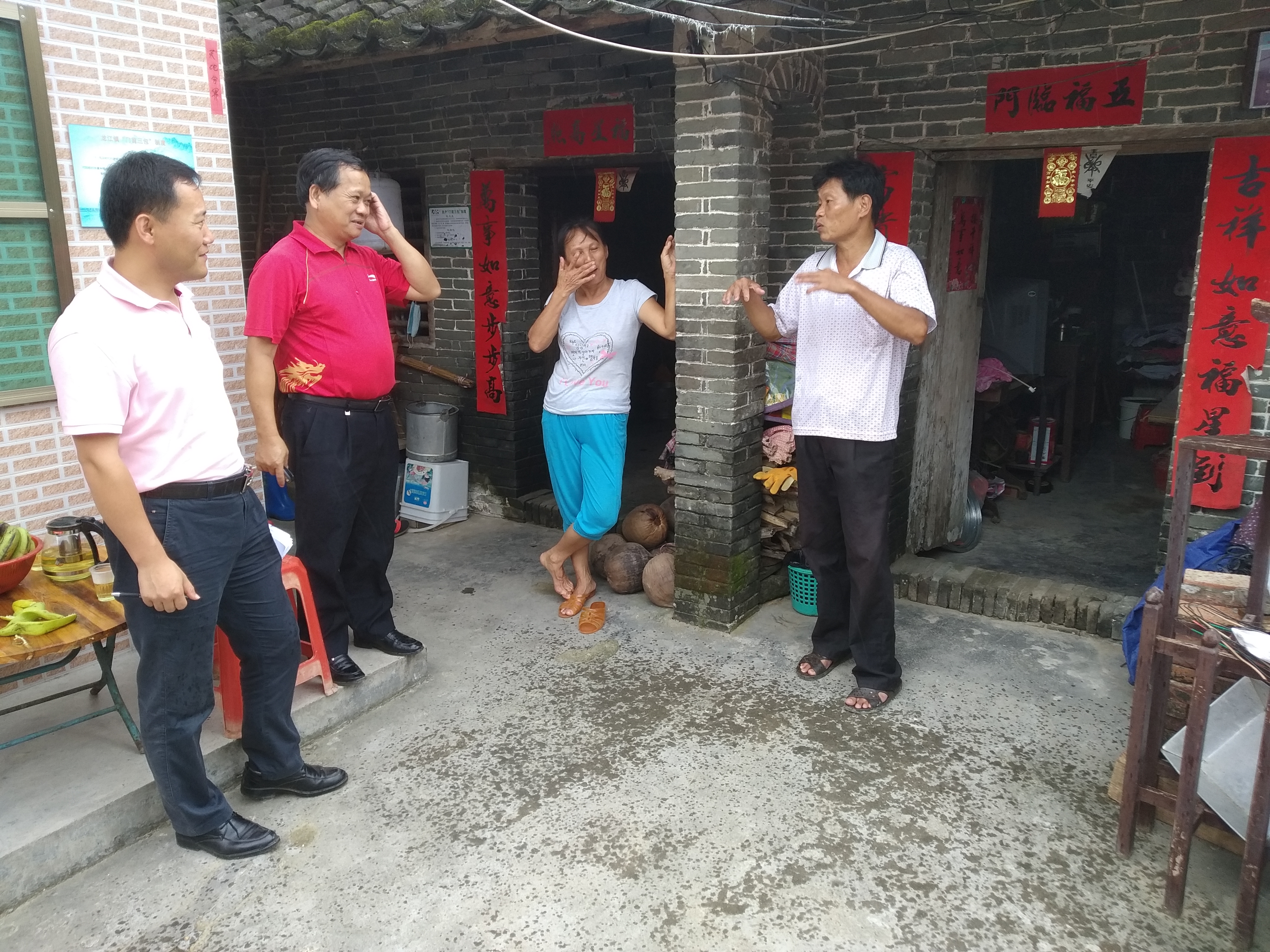 学院领导走访贫困学生家庭