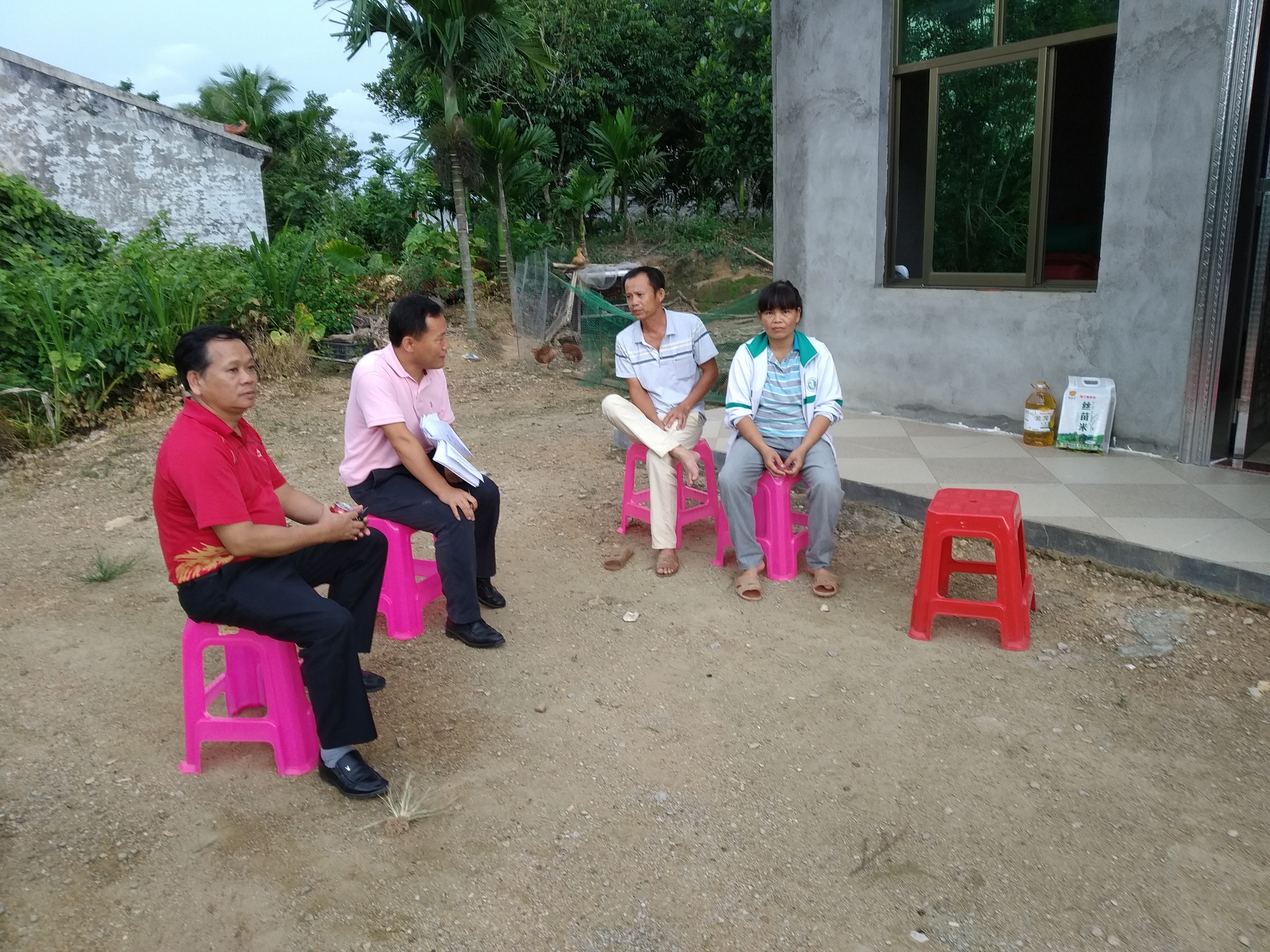 学院领导走访贫困学生家庭