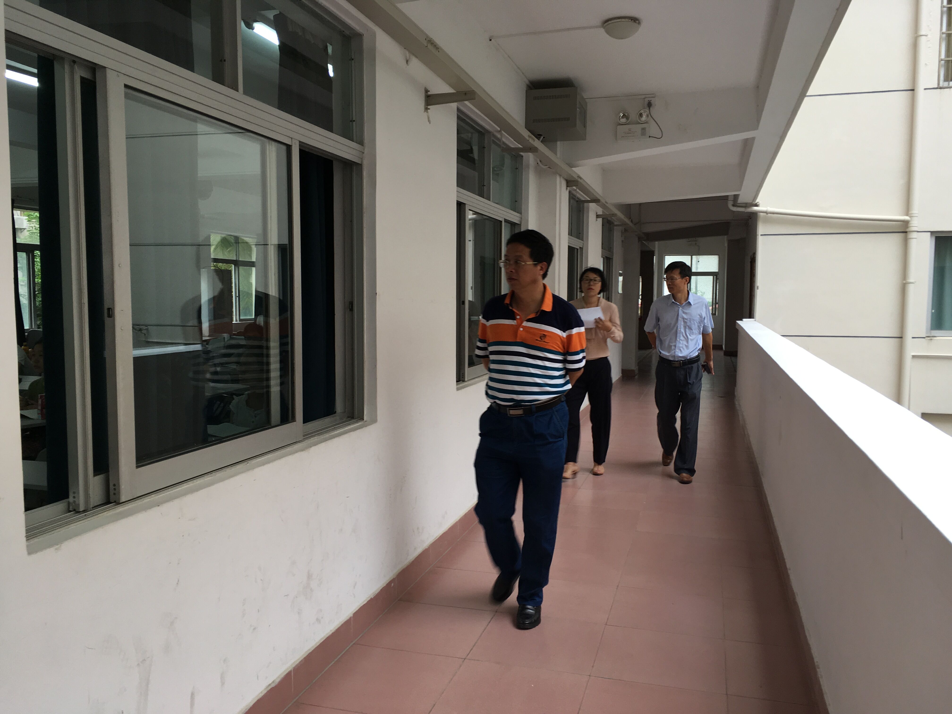 开学第一天院领导深入课堂