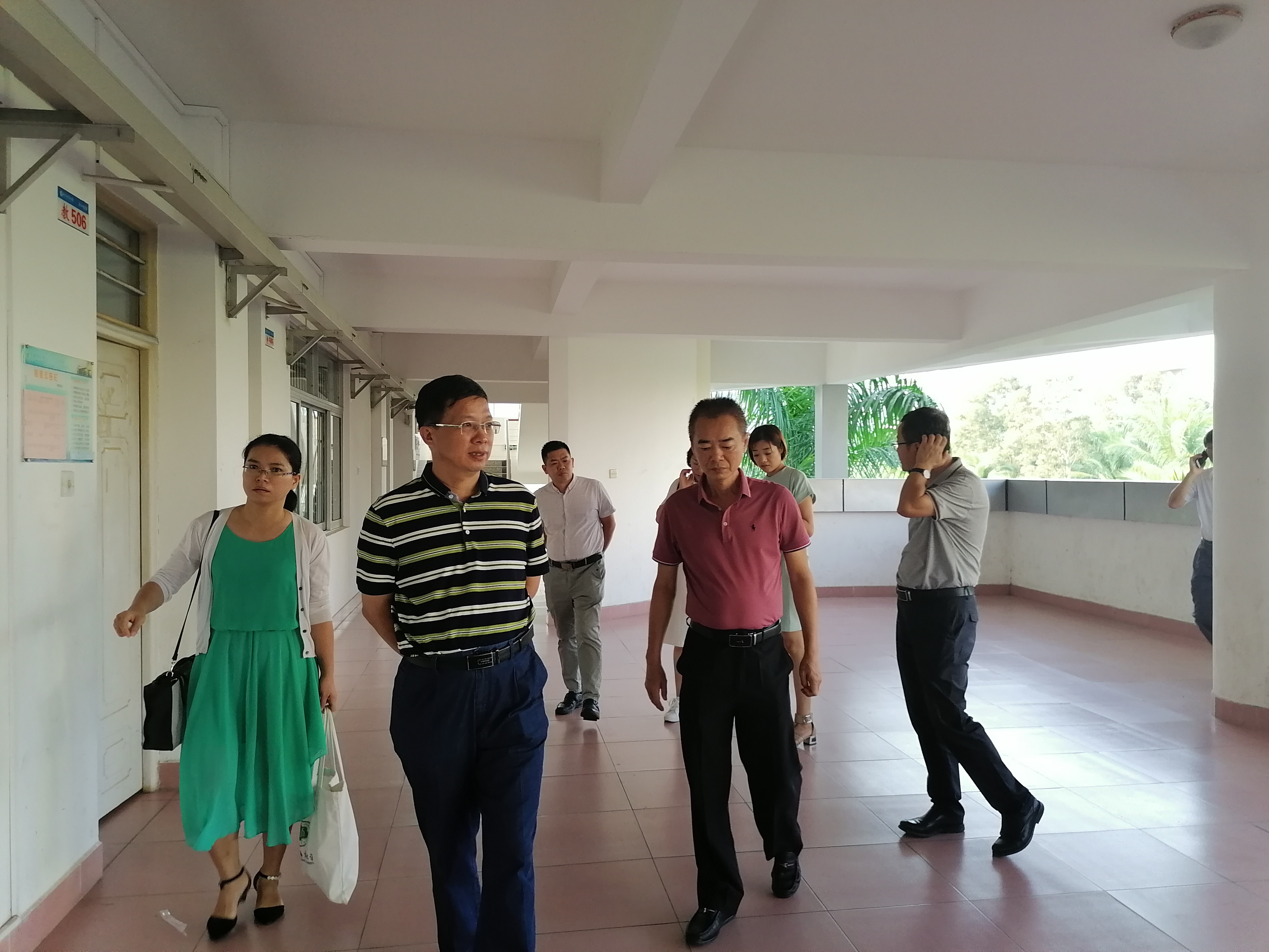 院领导深入课堂检查新学期教学情况