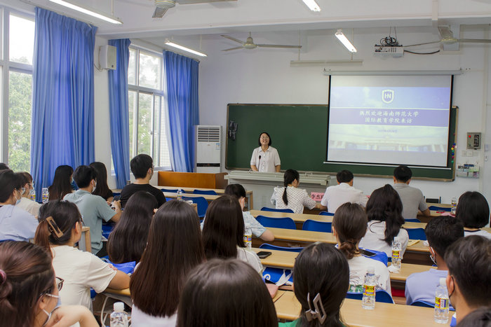 海南大学国际教育学院张钊副院长作学术报告.jpg