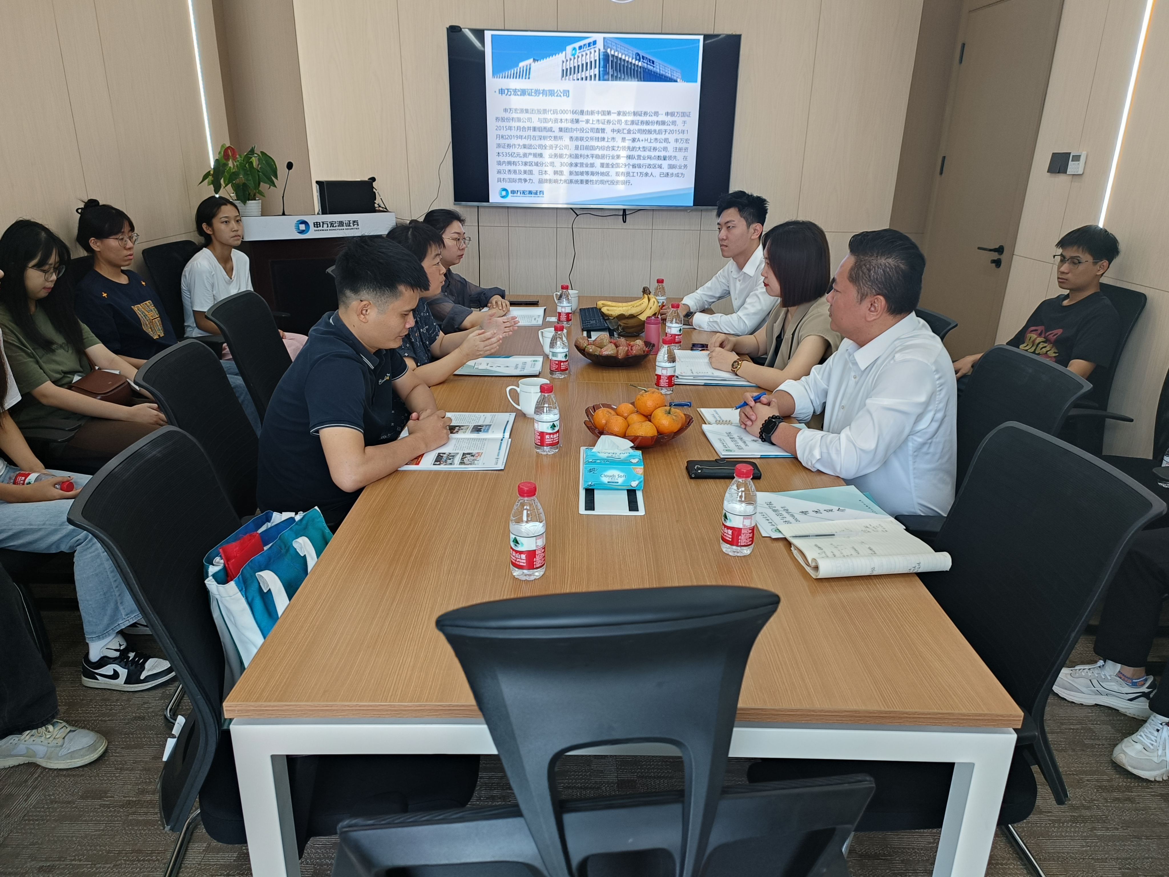 学院开展“访企拓岗促就业”活动并走访校友