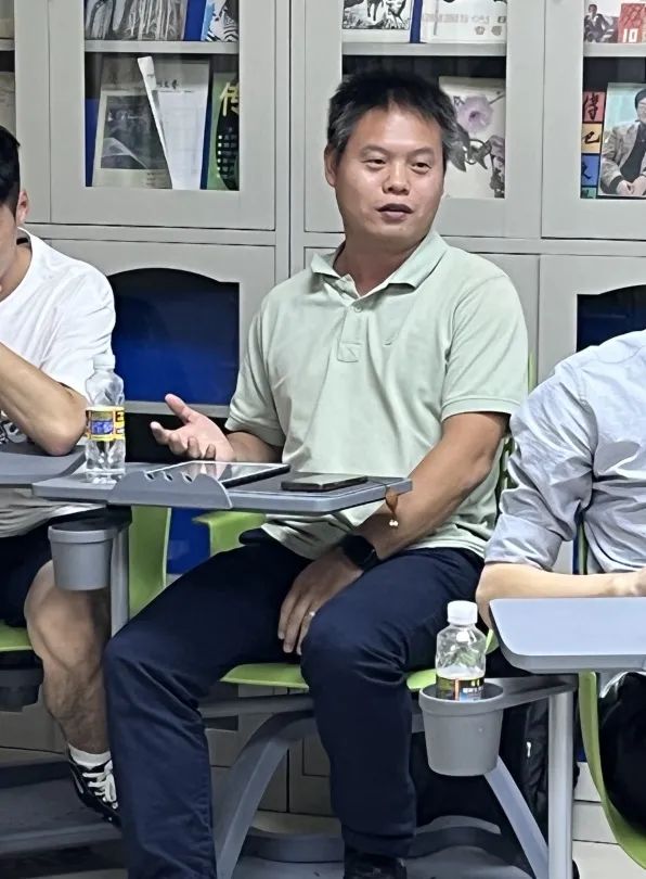 晓剑书斋论坛之周泉根主讲“人类中心主义与新智慧体的生命形式”