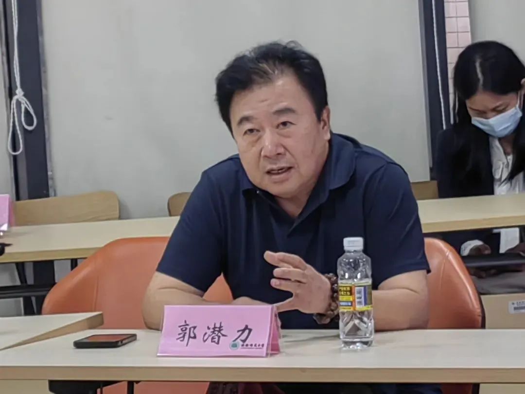 晓剑书斋论坛之张品成主讲“红色小说繁荣的必然性及发展趋势”