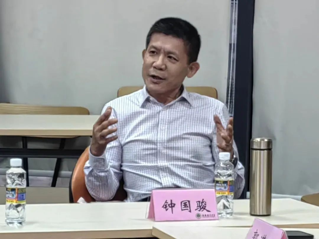 晓剑书斋论坛之张品成主讲“红色小说繁荣的必然性及发展趋势”
