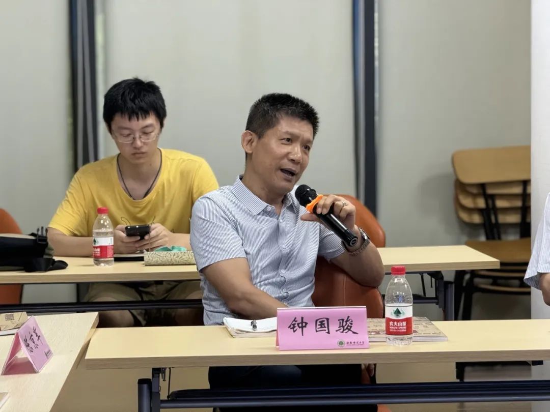 第十四期晓剑书斋论坛：李公羽主讲“海南建省初期报纸新闻工作回顾与研究”