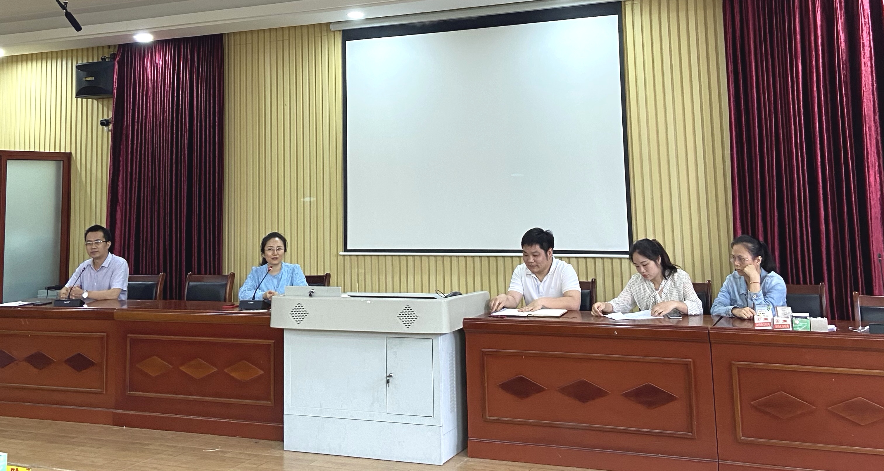数学与统计学院组织开展2021级学科教学（数学）硕士生见习工作