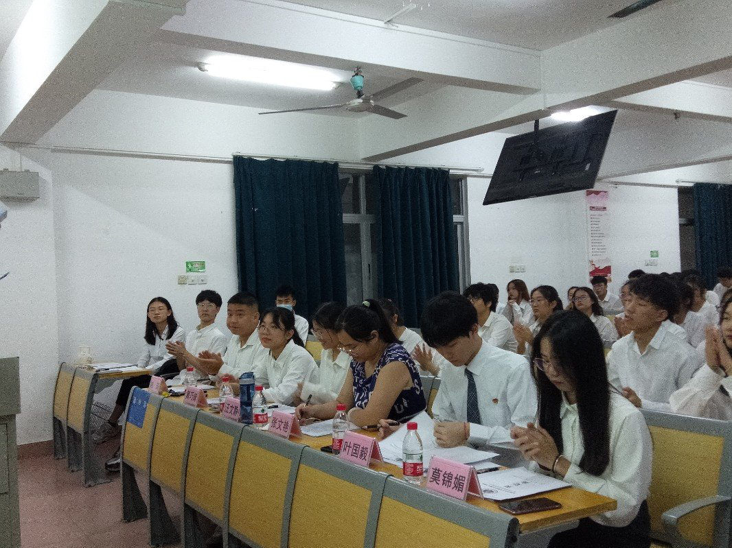 星空游戏官方数学与统计学院第七十二届团委学生会授牌大会