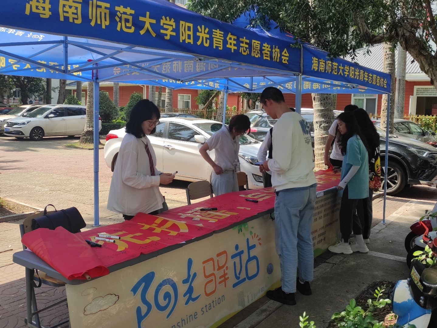 敢登云霄先扶摇，与携晨读筑君梦。