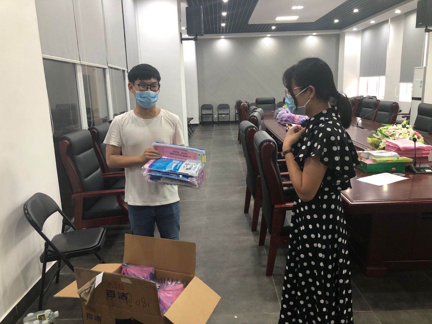 “风里雨里，美院等你”海师美院欢迎学子们回家